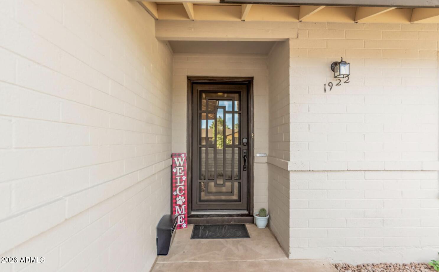 1922 E LAGUNA Drive