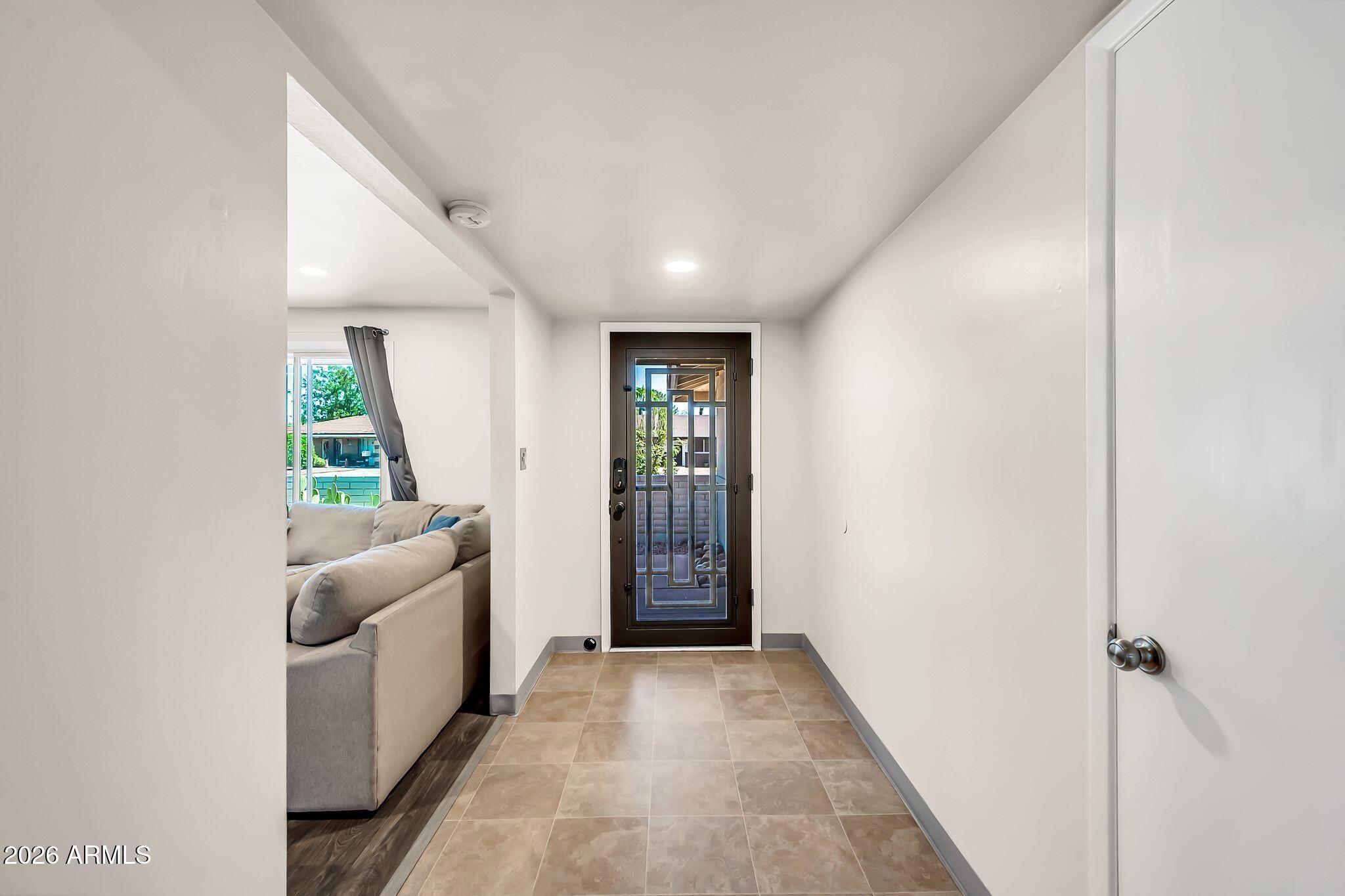 1922 E LAGUNA Drive