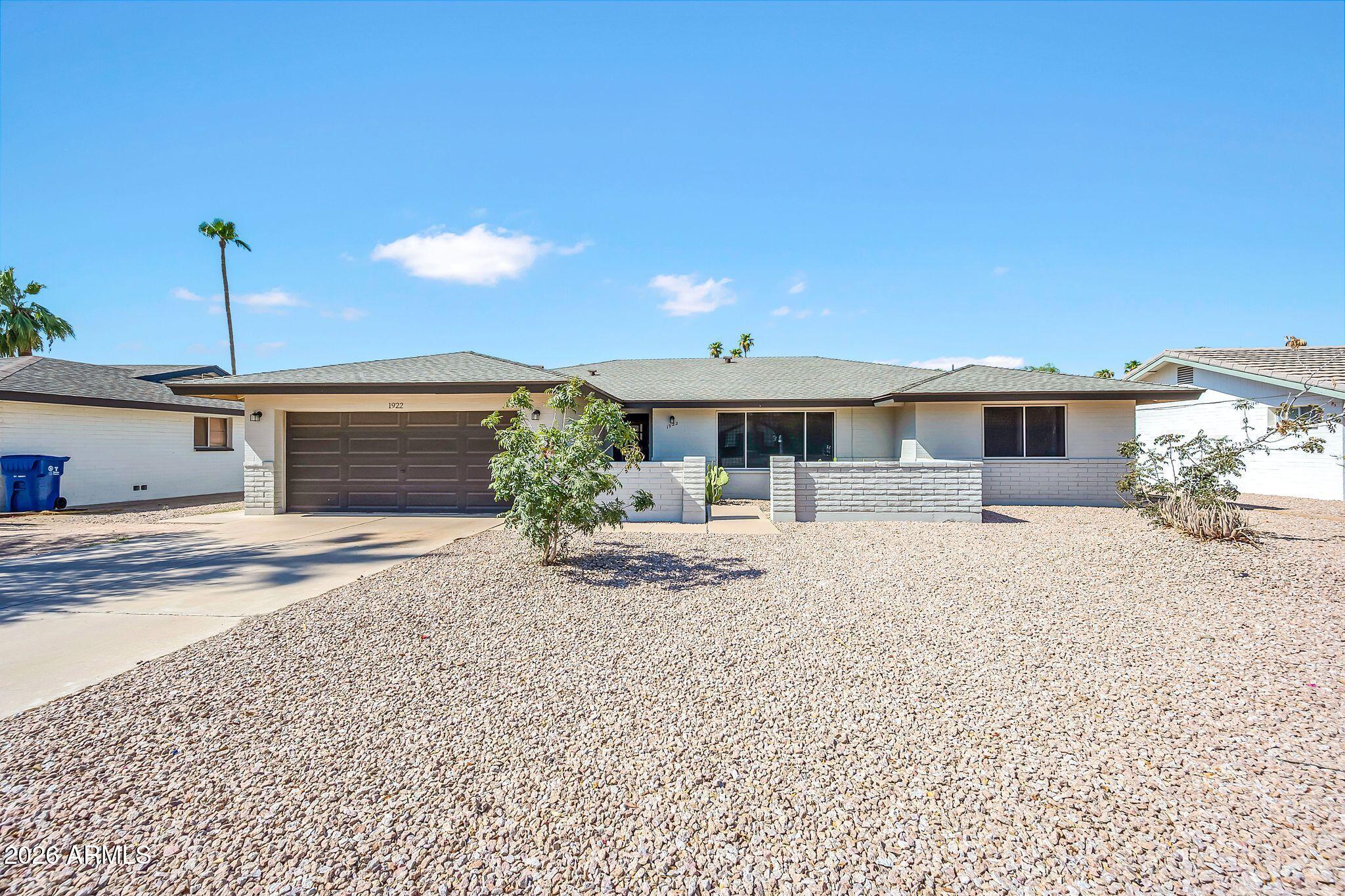 1922 E LAGUNA Drive