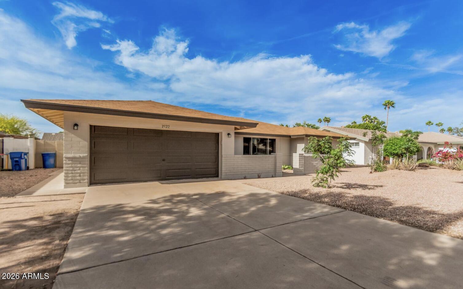 1922 E LAGUNA Drive