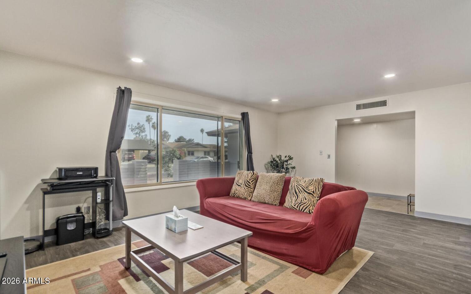 1922 E LAGUNA Drive