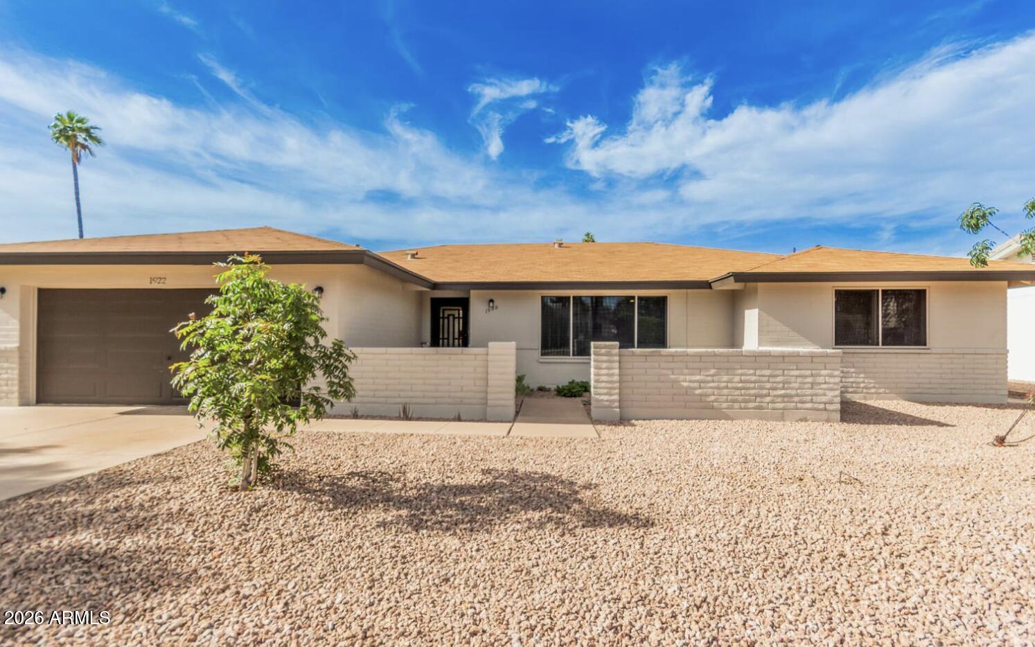 1922 E LAGUNA Drive