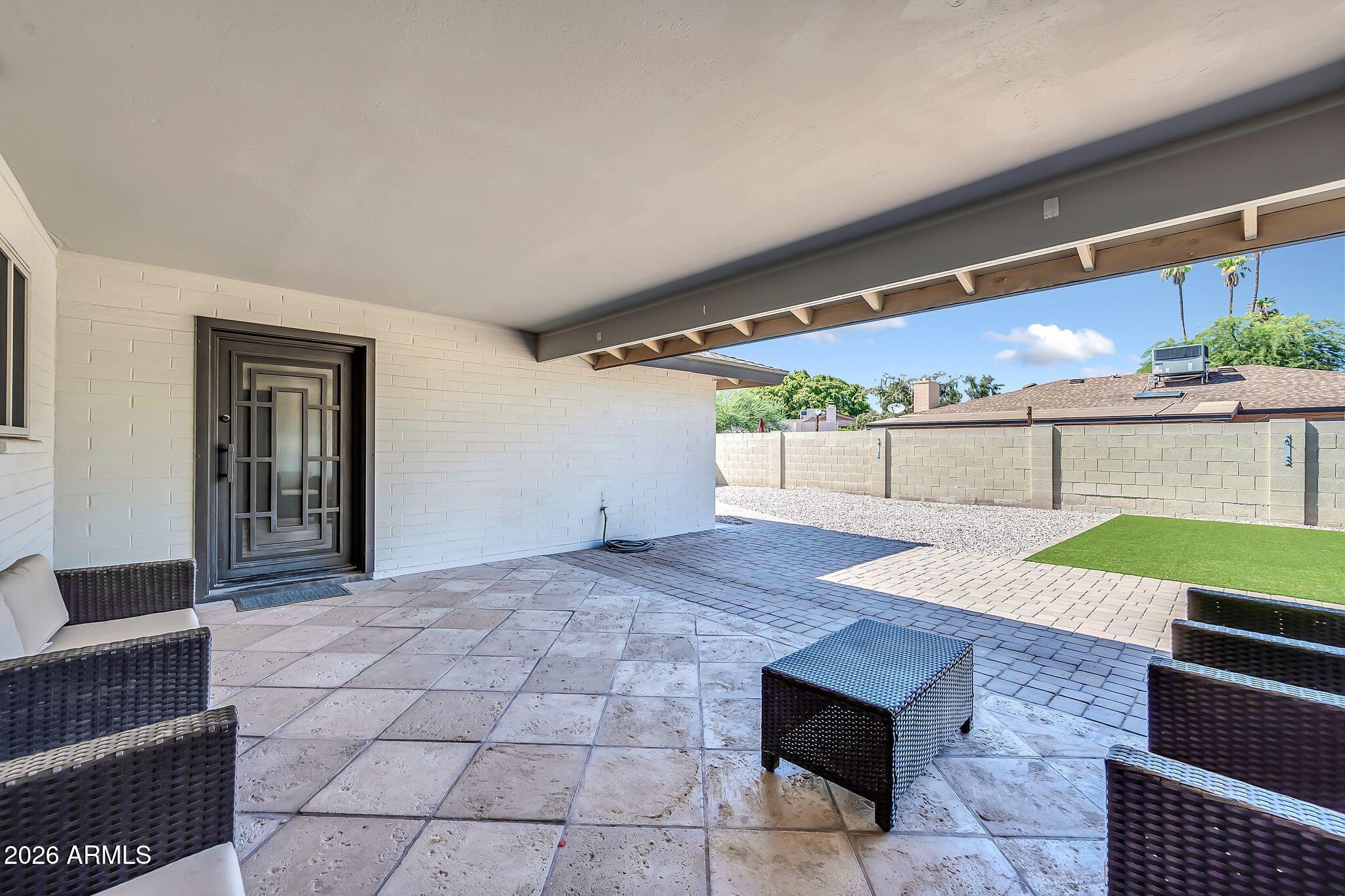 1922 E LAGUNA Drive