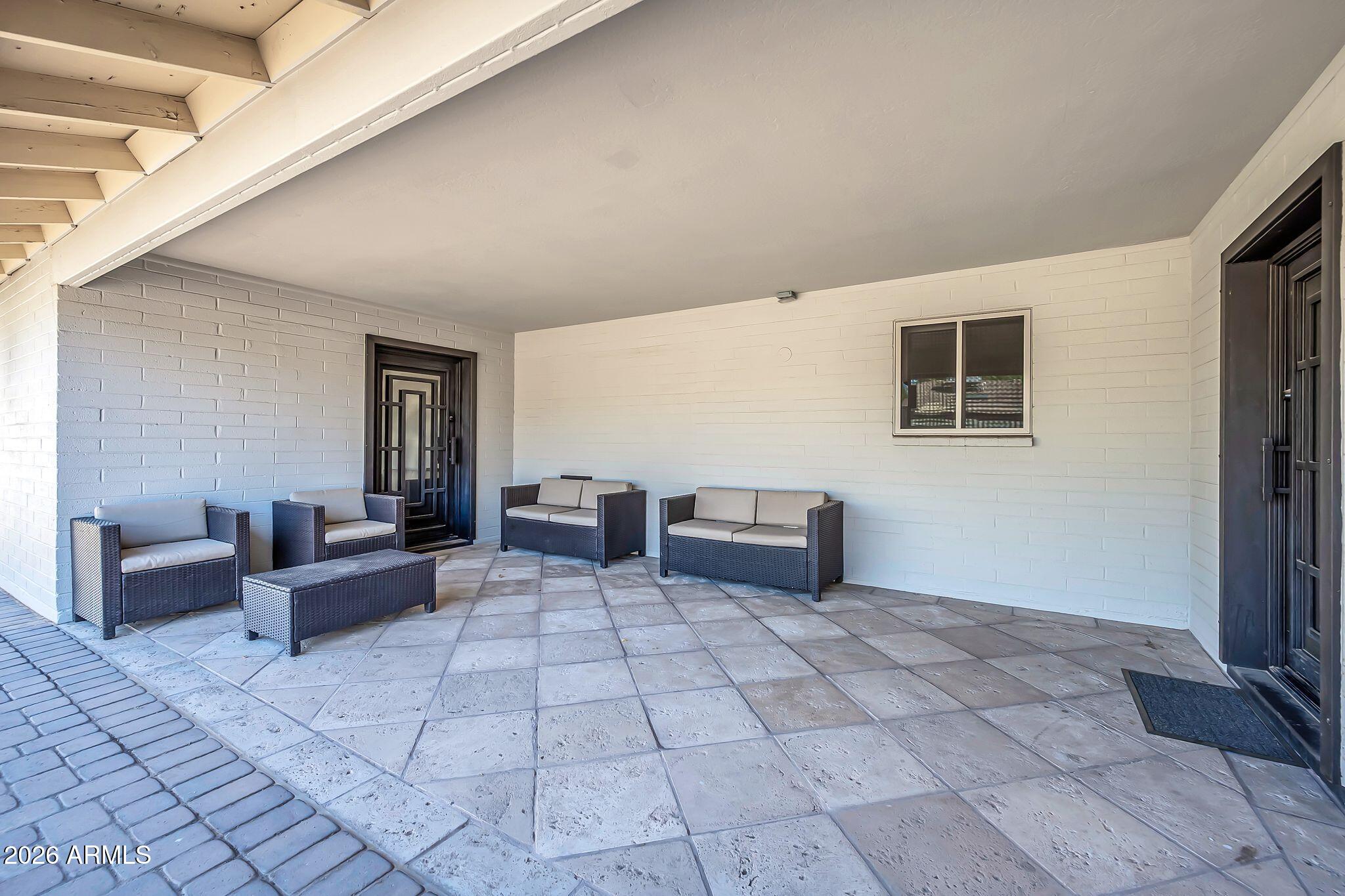 1922 E LAGUNA Drive