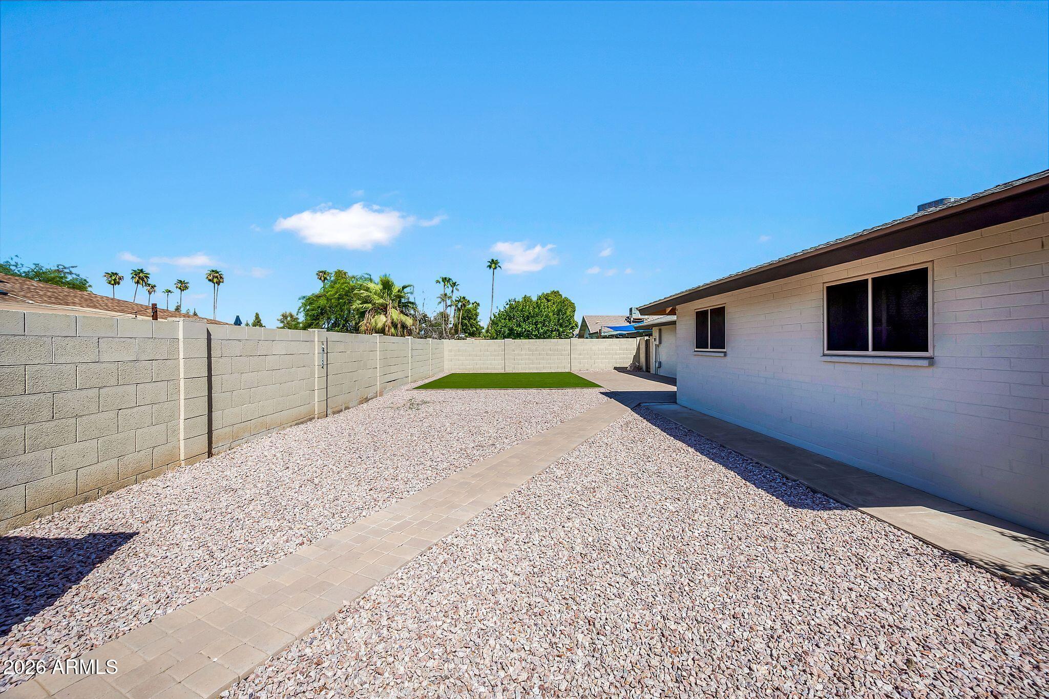1922 E LAGUNA Drive