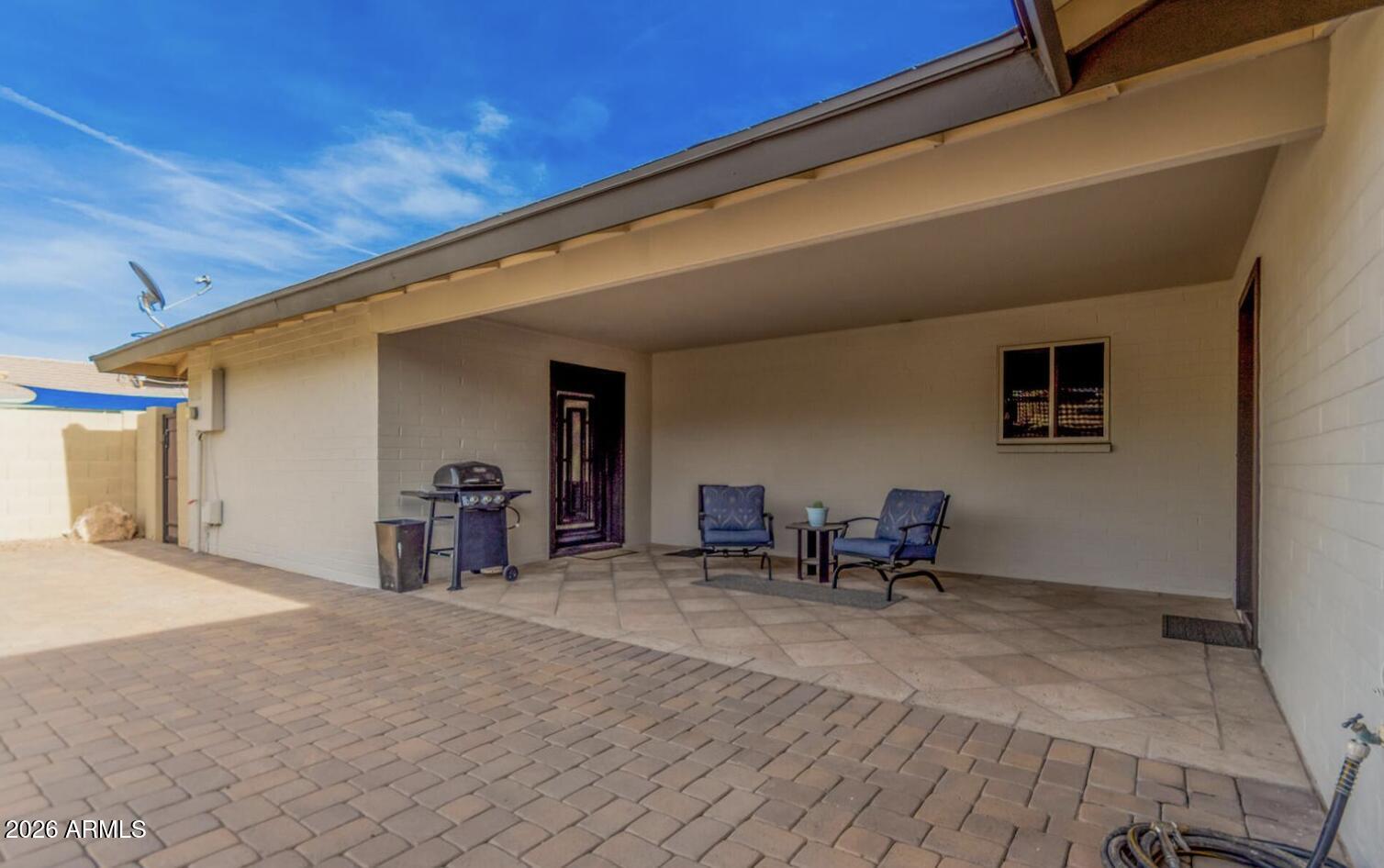 1922 E LAGUNA Drive