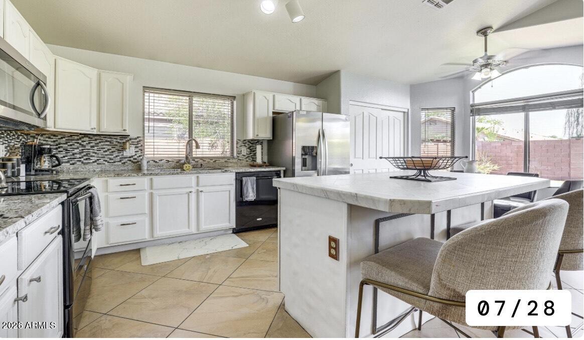 686 W FREMONT Drive