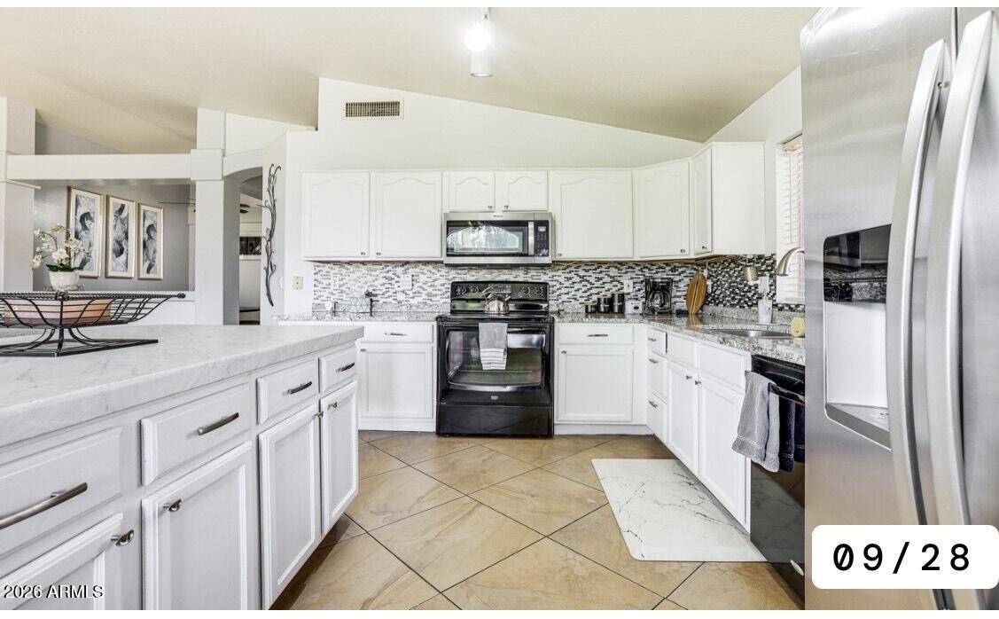 686 W FREMONT Drive
