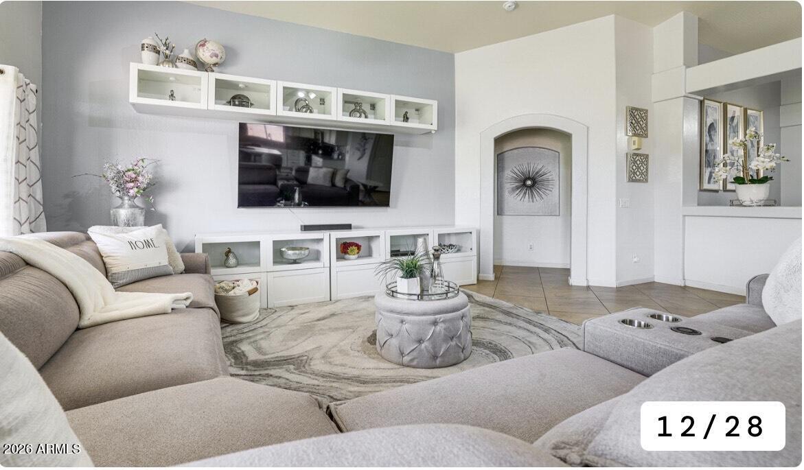 686 W FREMONT Drive