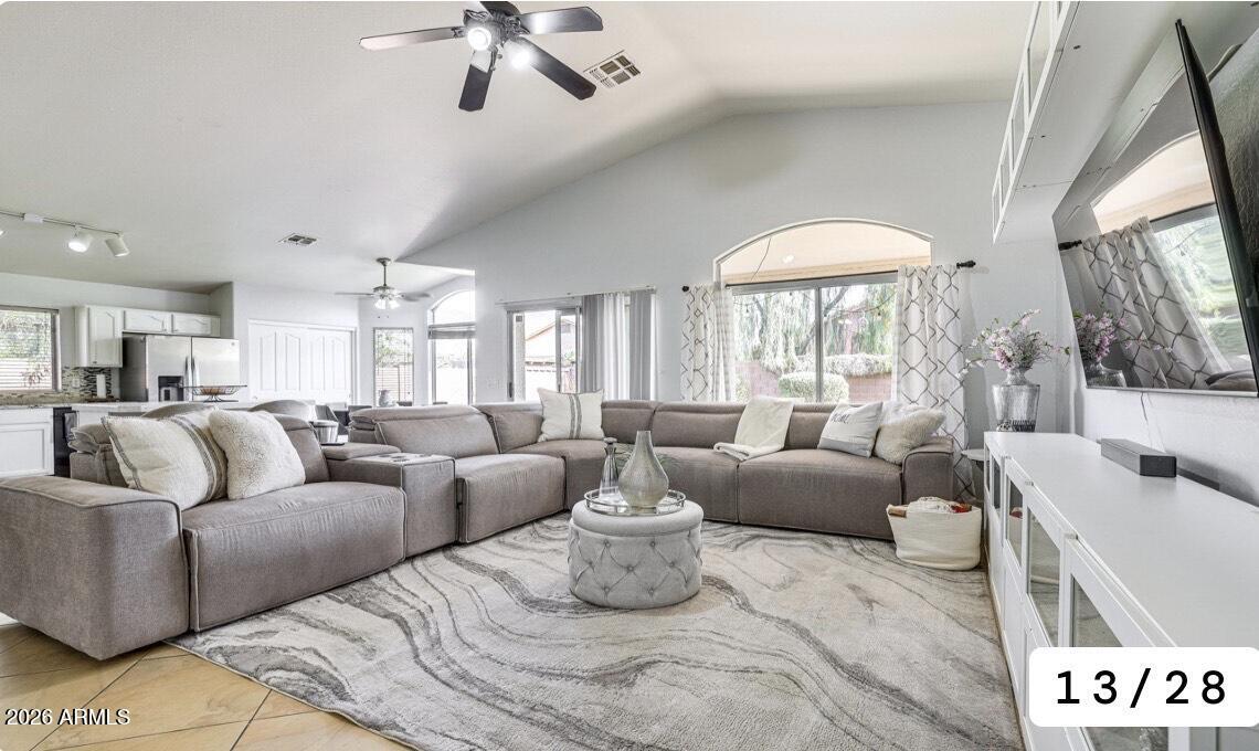 686 W FREMONT Drive