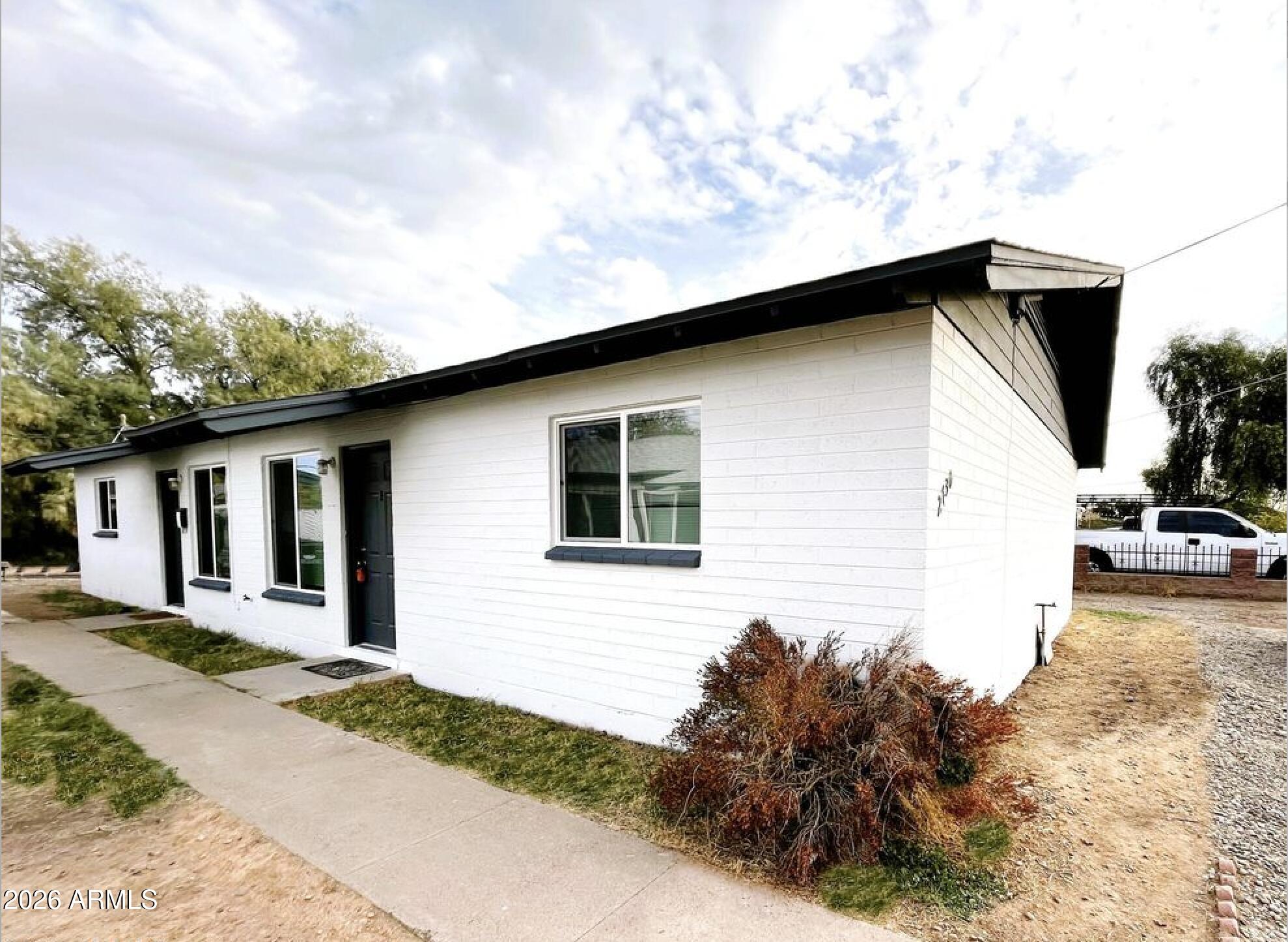2730 E WILLETTA Street