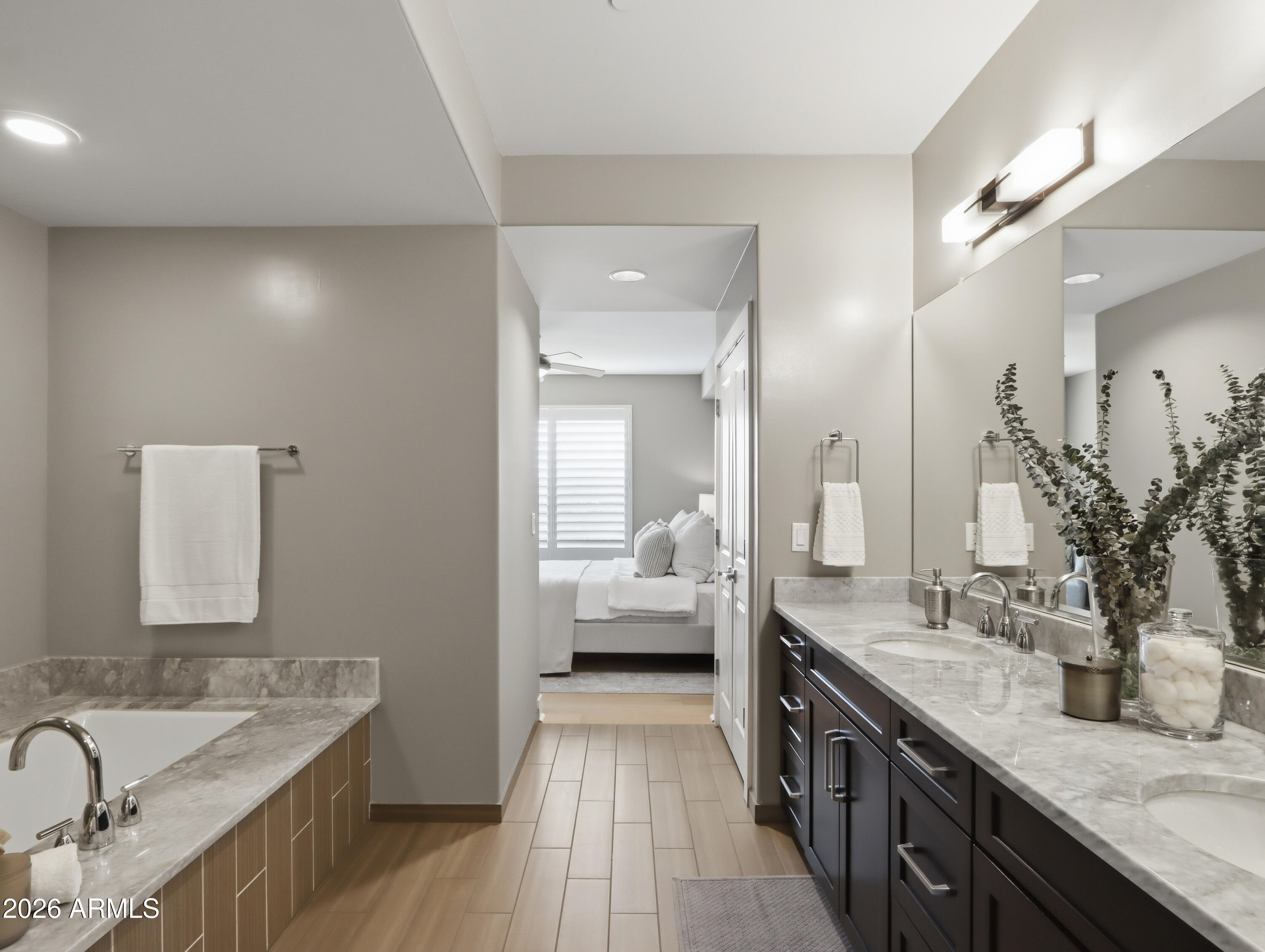 4805 N WOODMERE FAIRWAY 1008