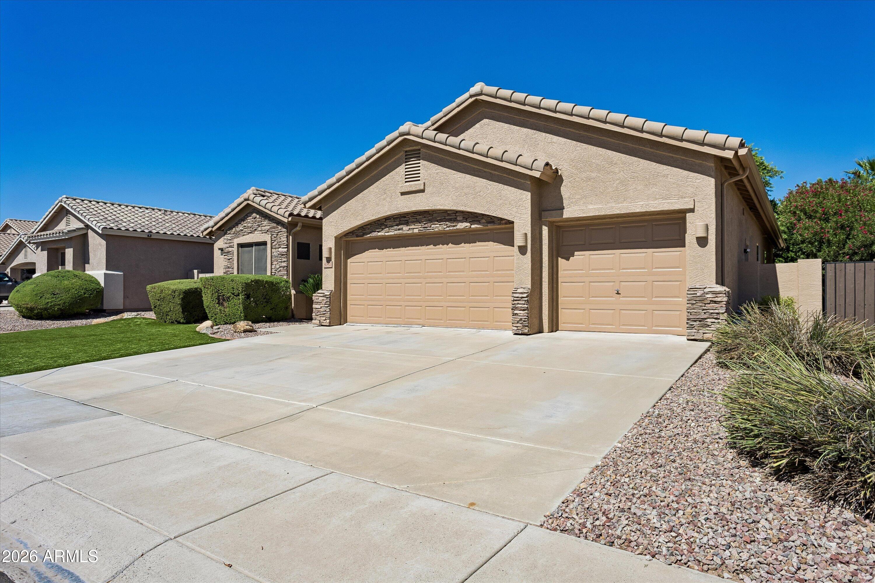 4342 W HACKAMORE Drive