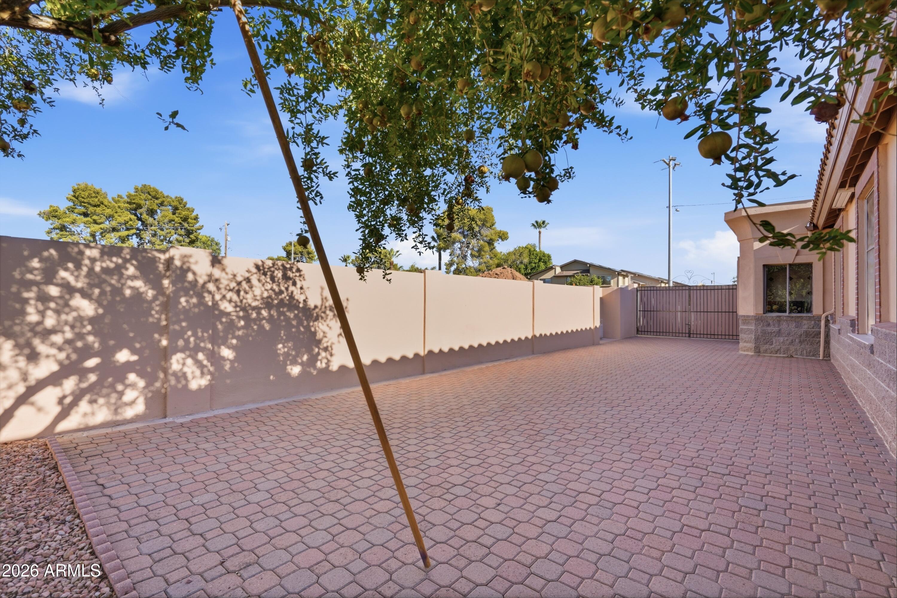 718 E ORANGEWOOD Avenue