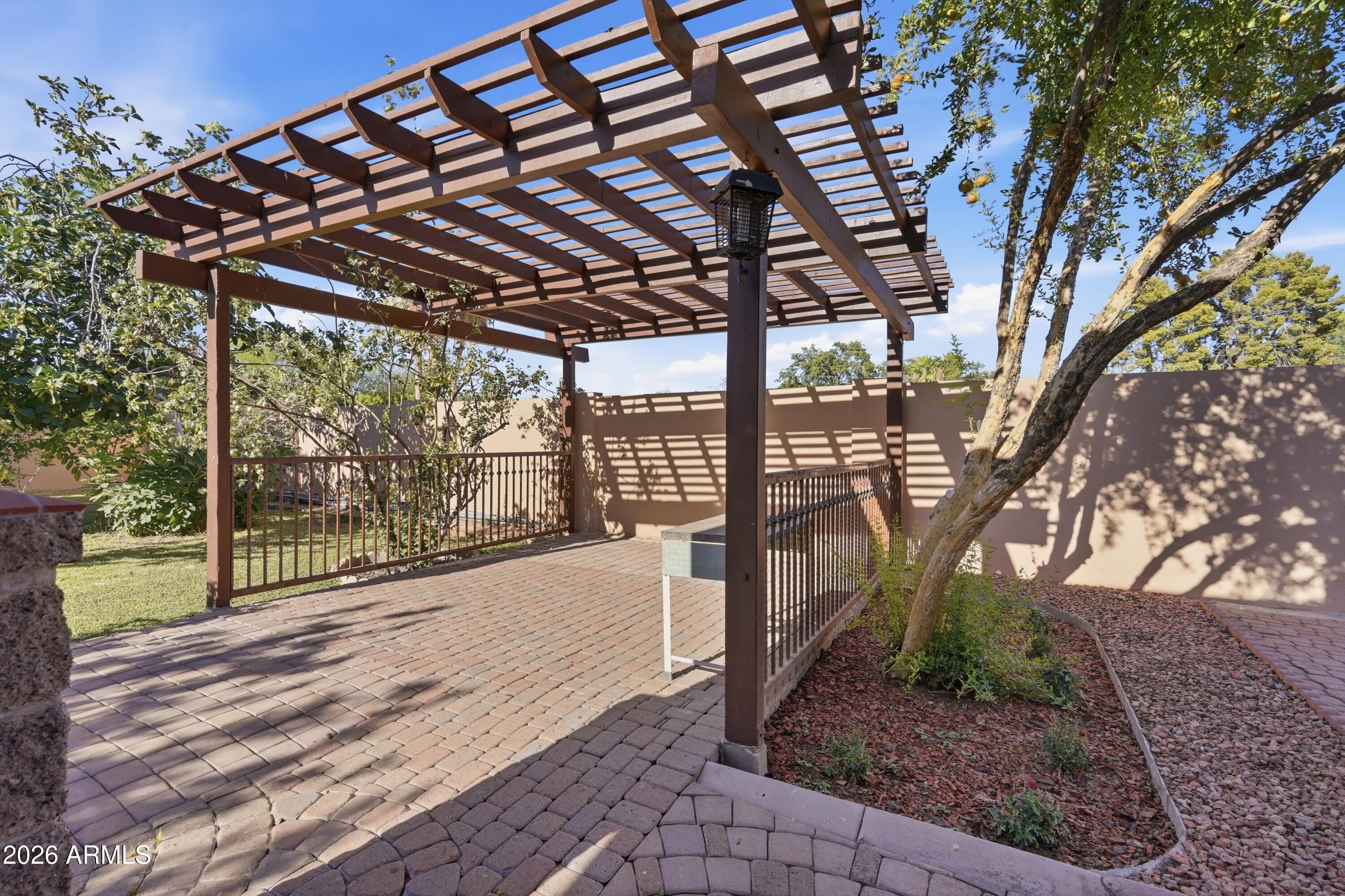 718 E ORANGEWOOD Avenue