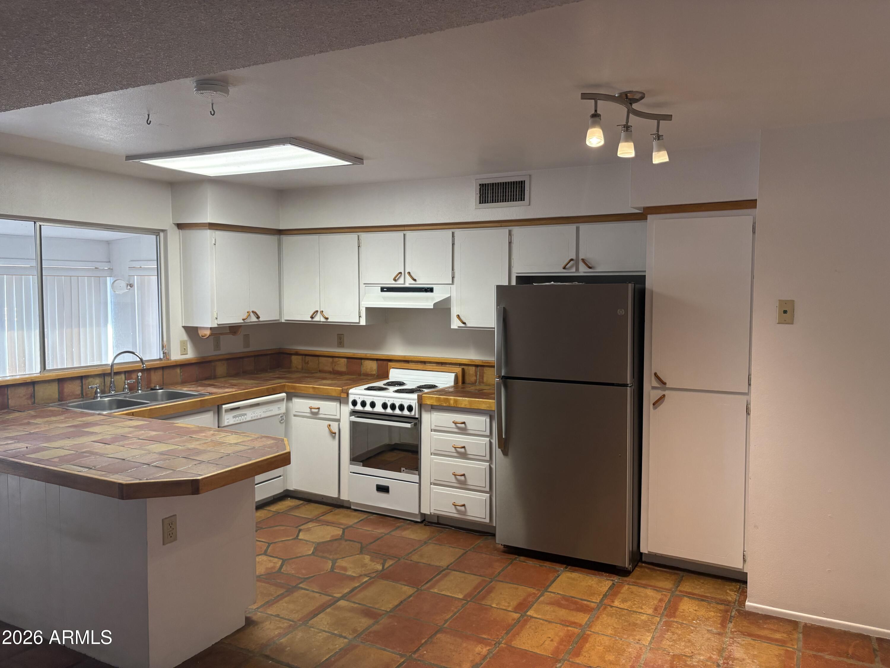 2020 E RICE Drive