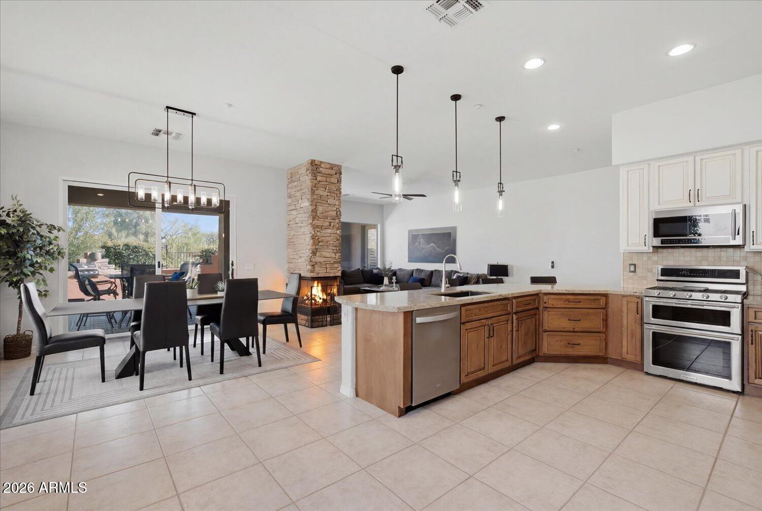 7427 E EVENING GLOW Drive