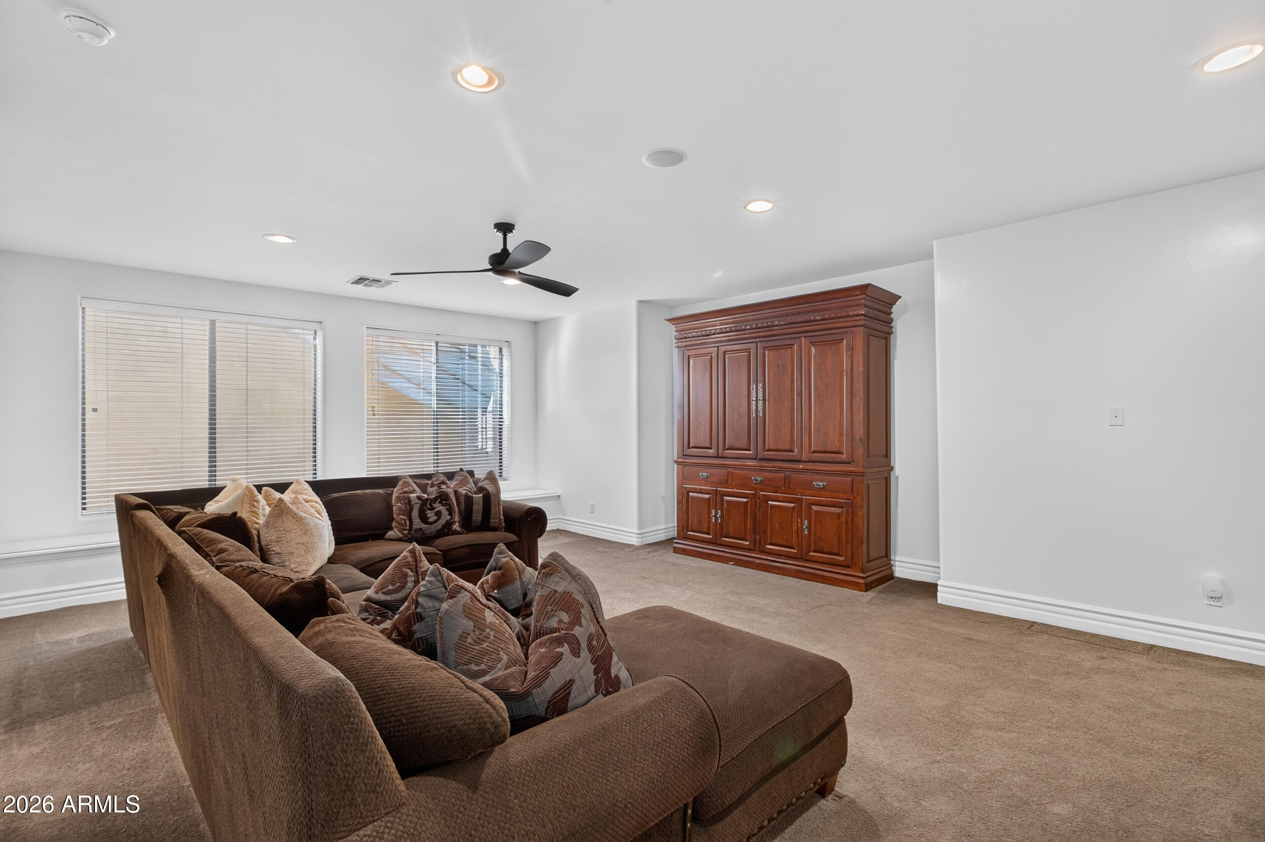 2918 E WATERMAN Way