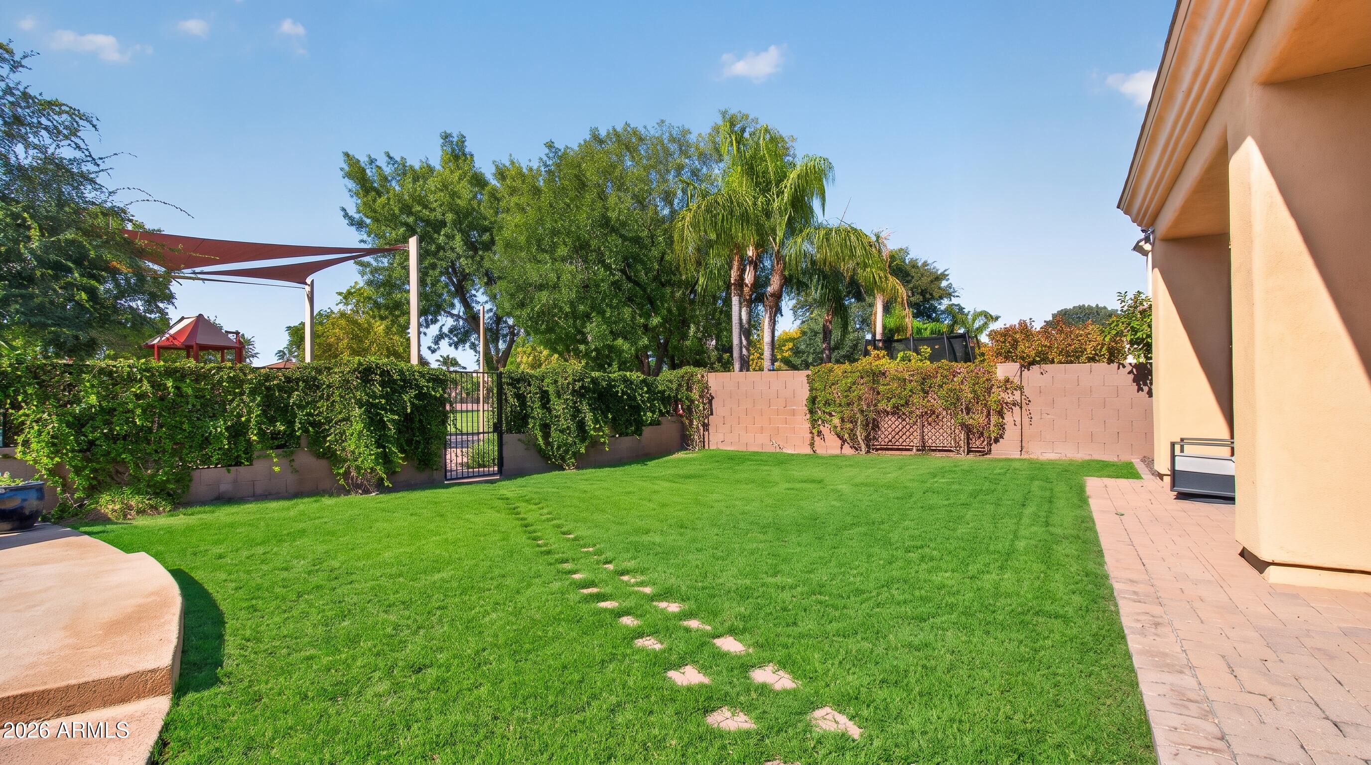 2918 E WATERMAN Way