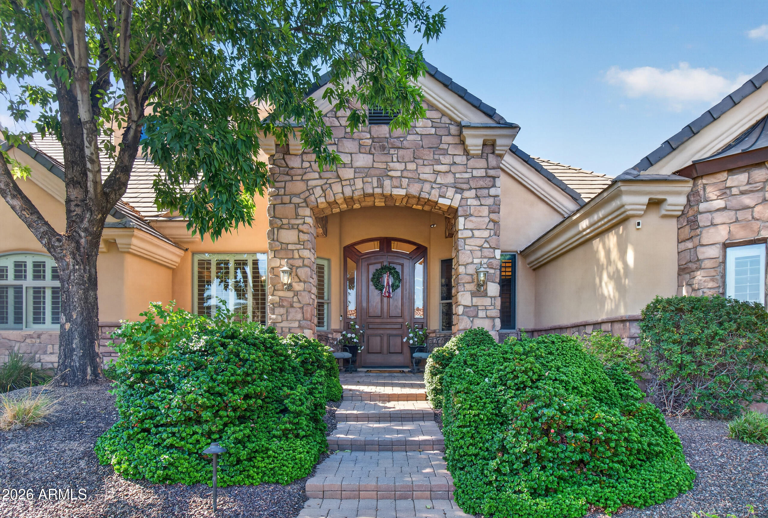 2918 E WATERMAN Way