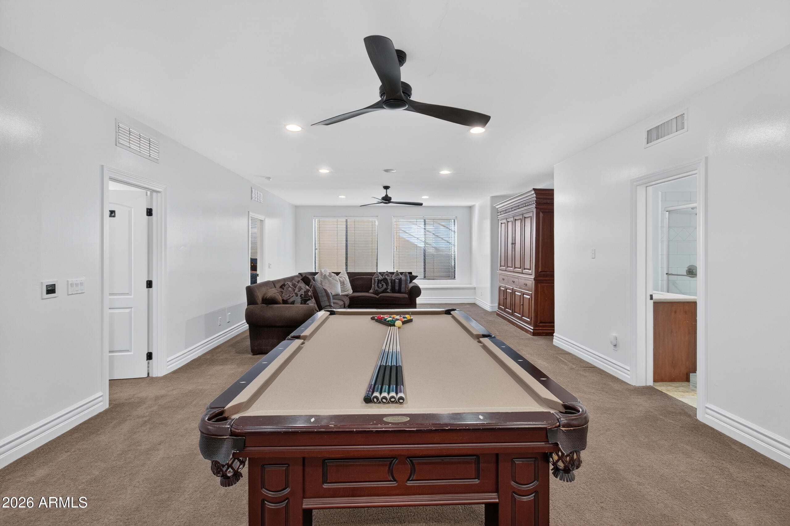 2918 E WATERMAN Way