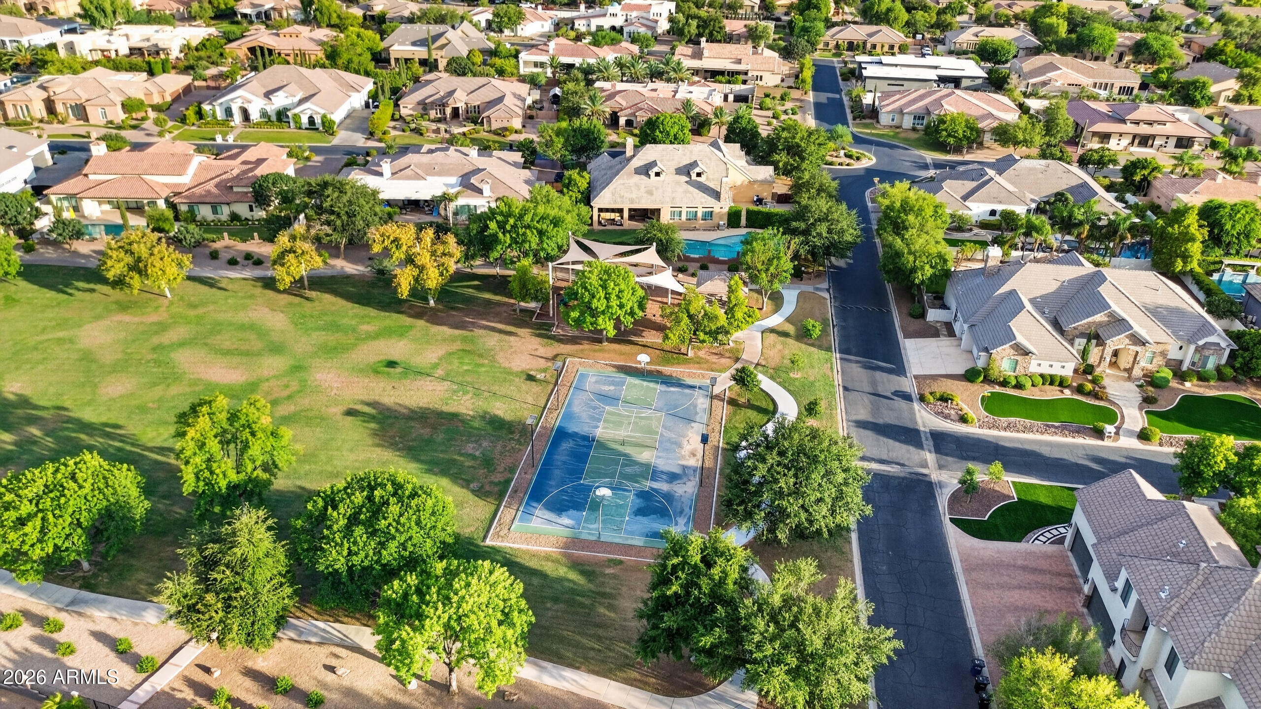 2918 E WATERMAN Way