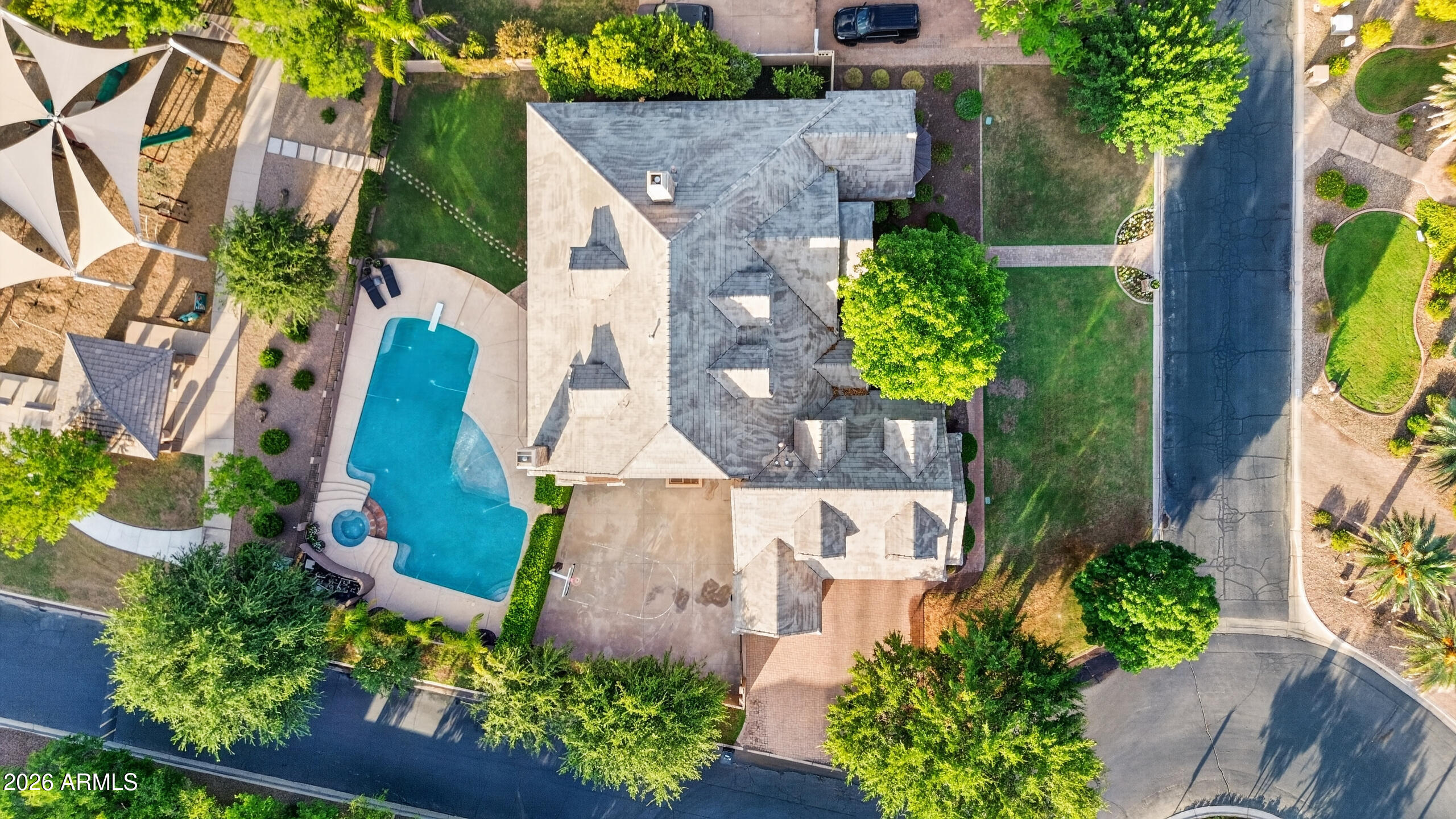 2918 E WATERMAN Way
