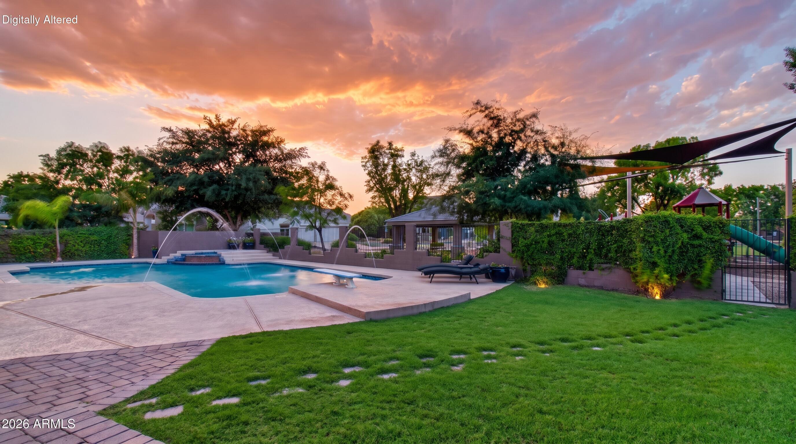 2918 E WATERMAN Way