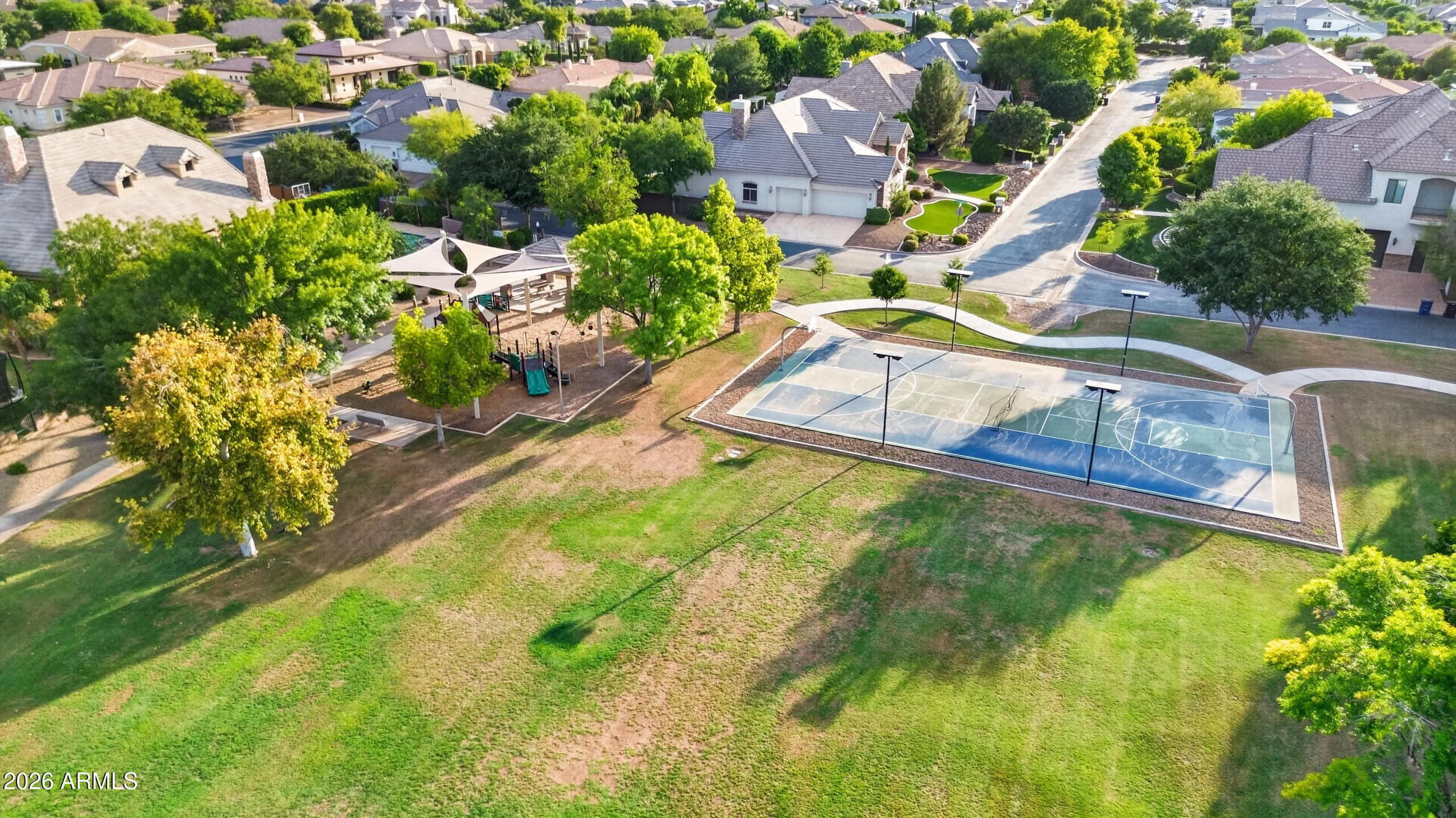 2918 E WATERMAN Way