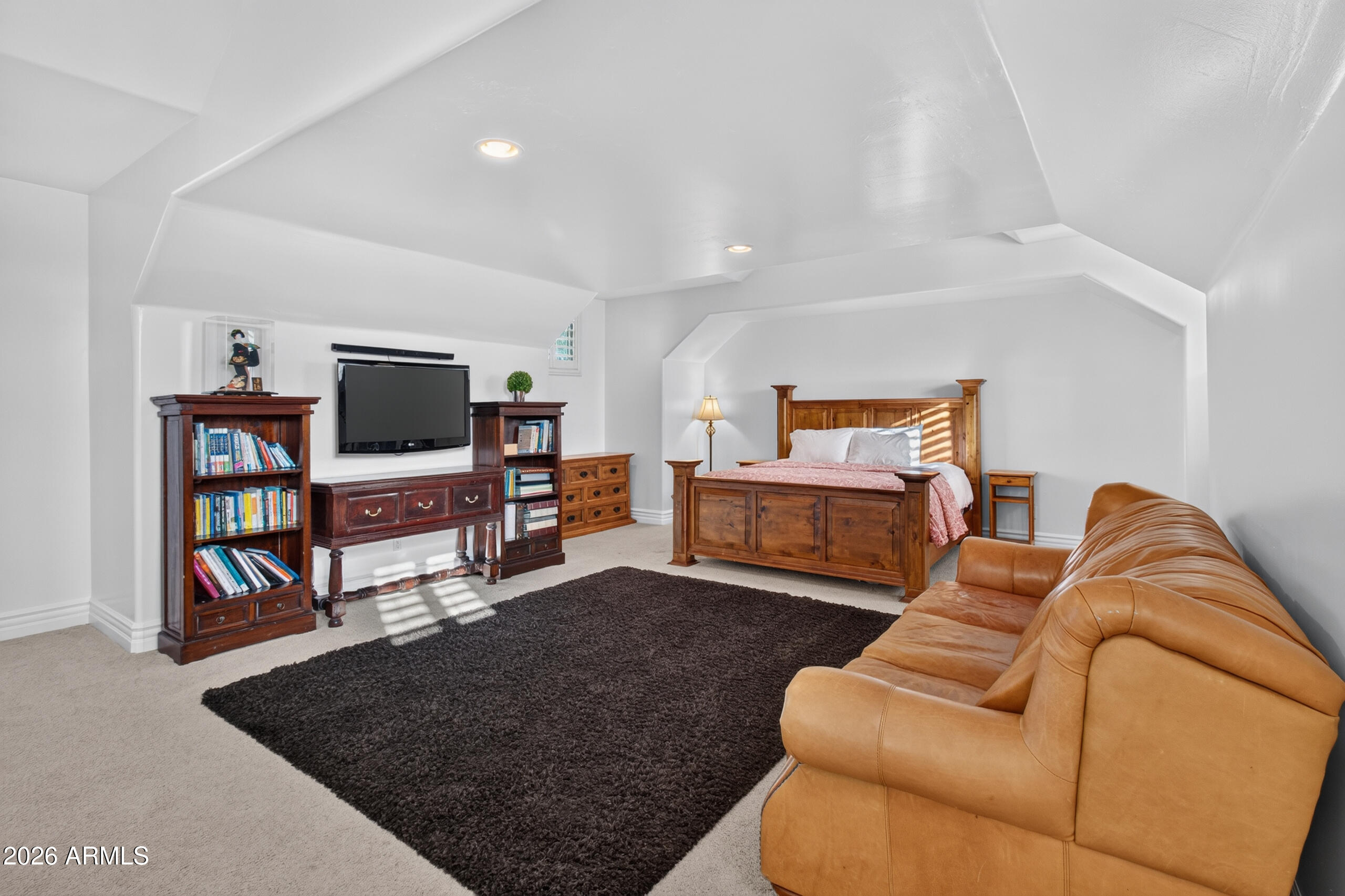 2918 E WATERMAN Way