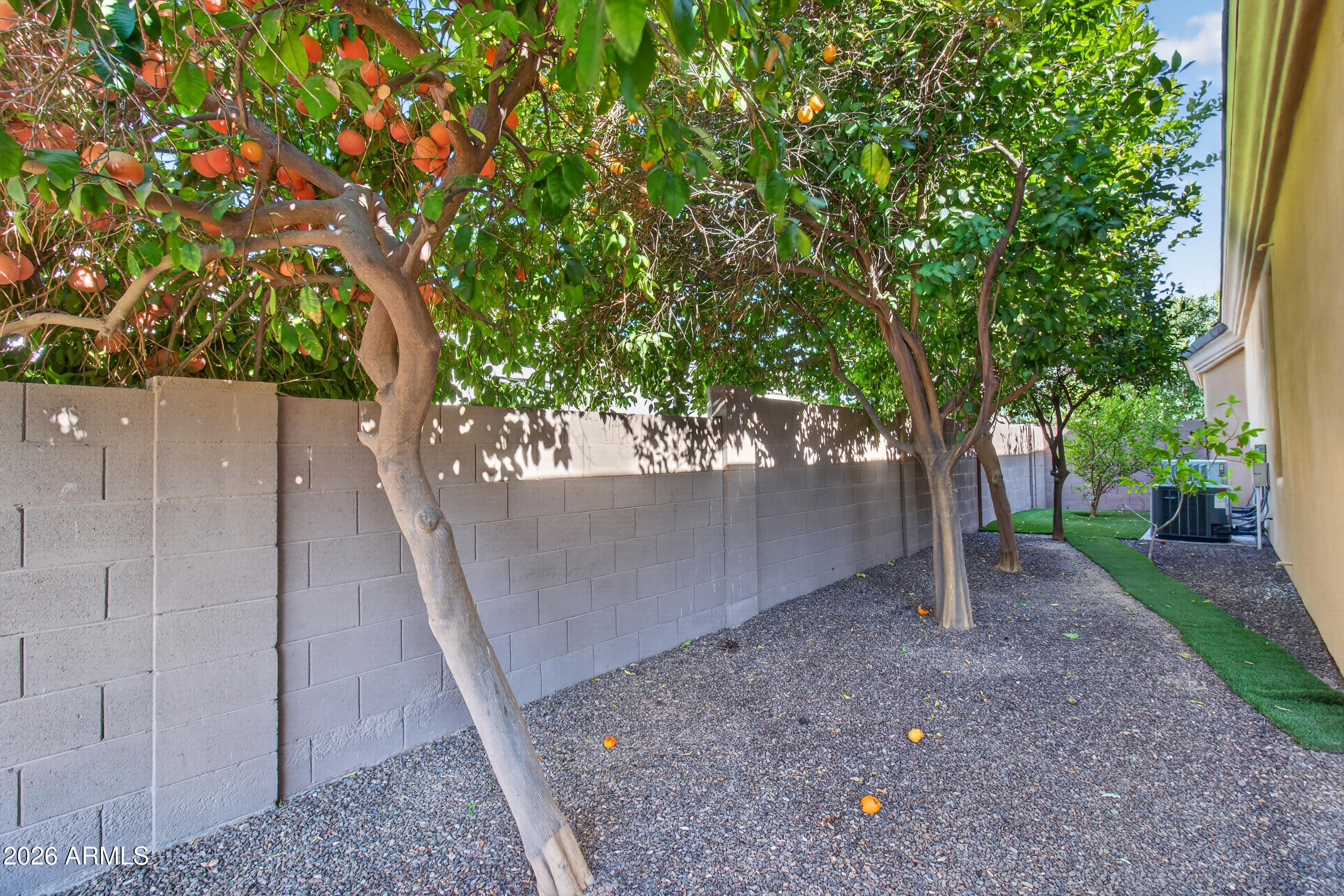 2918 E WATERMAN Way