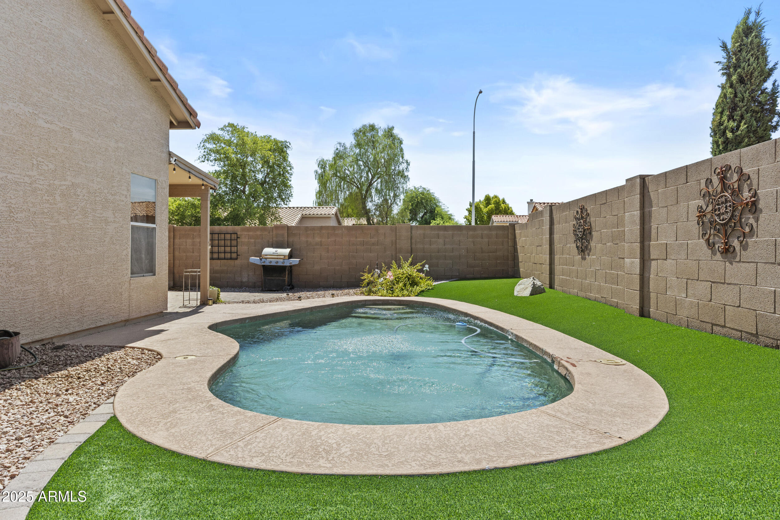 1162 W BLUEBIRD Drive