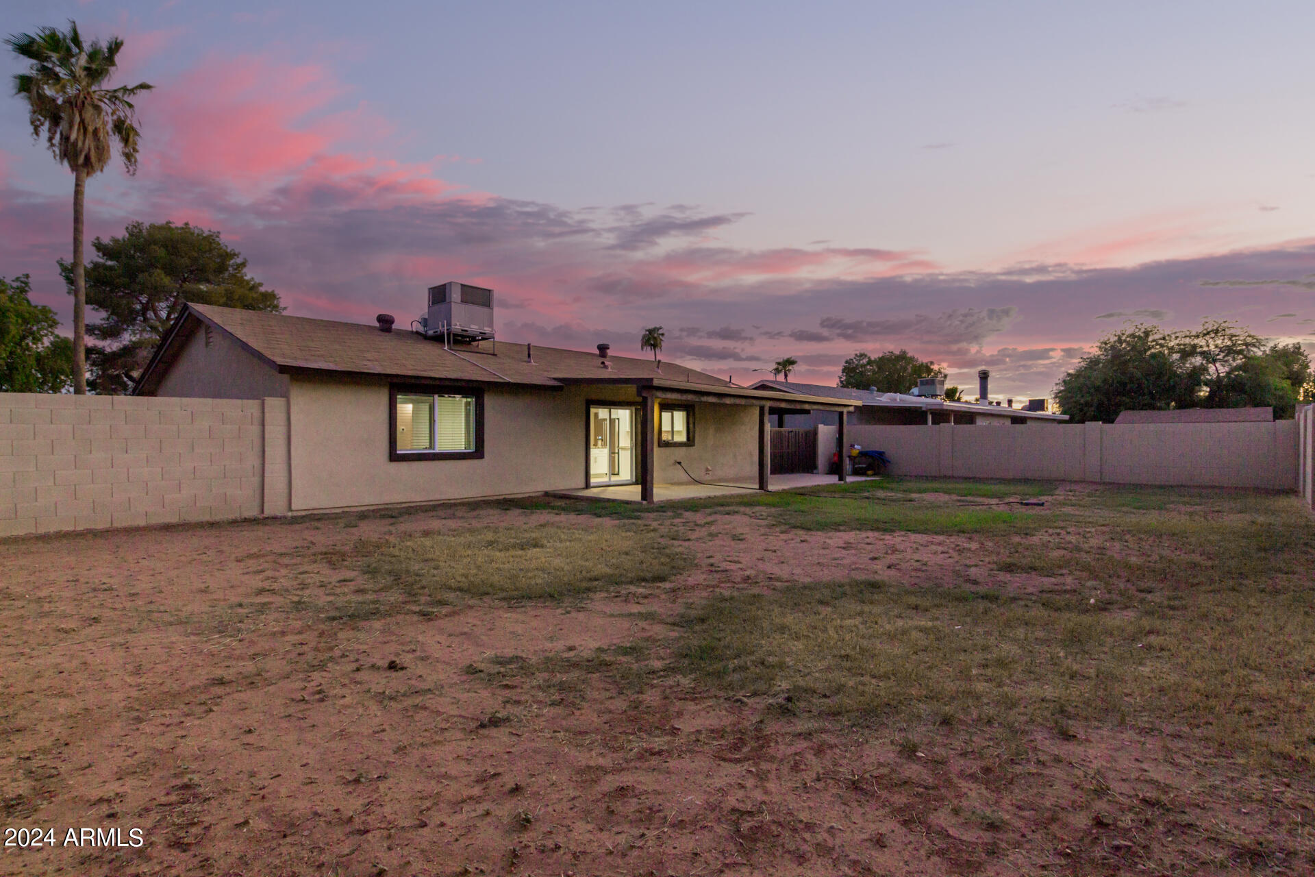 1602 W ROCKWOOD Drive