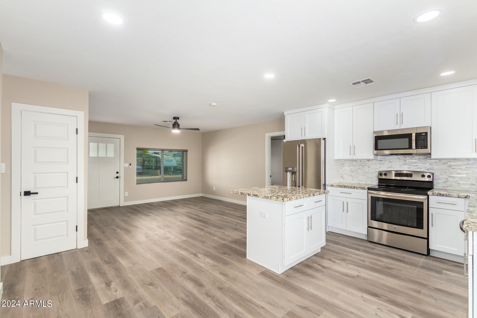 1602 W ROCKWOOD Drive