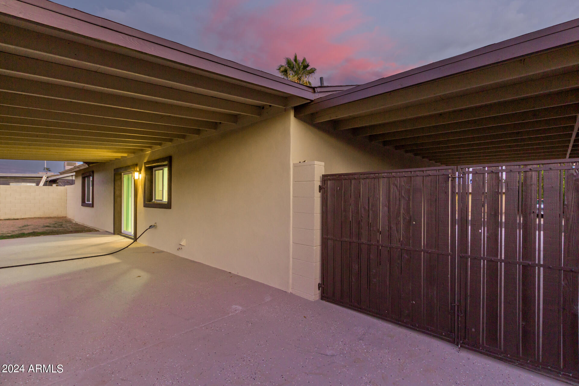 1602 W ROCKWOOD Drive