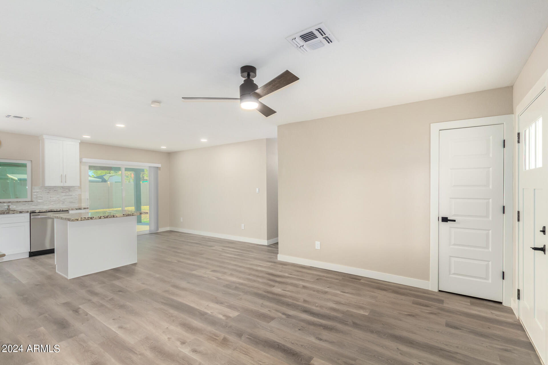 1602 W ROCKWOOD Drive