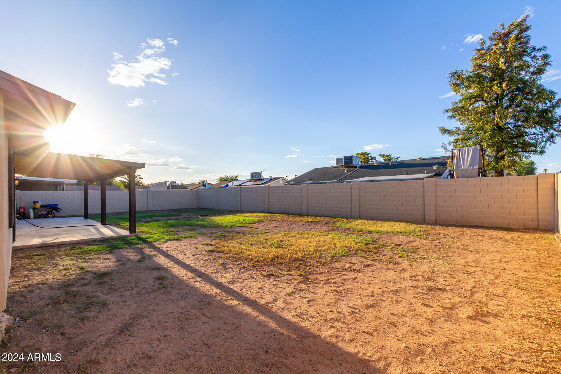 1602 W ROCKWOOD Drive