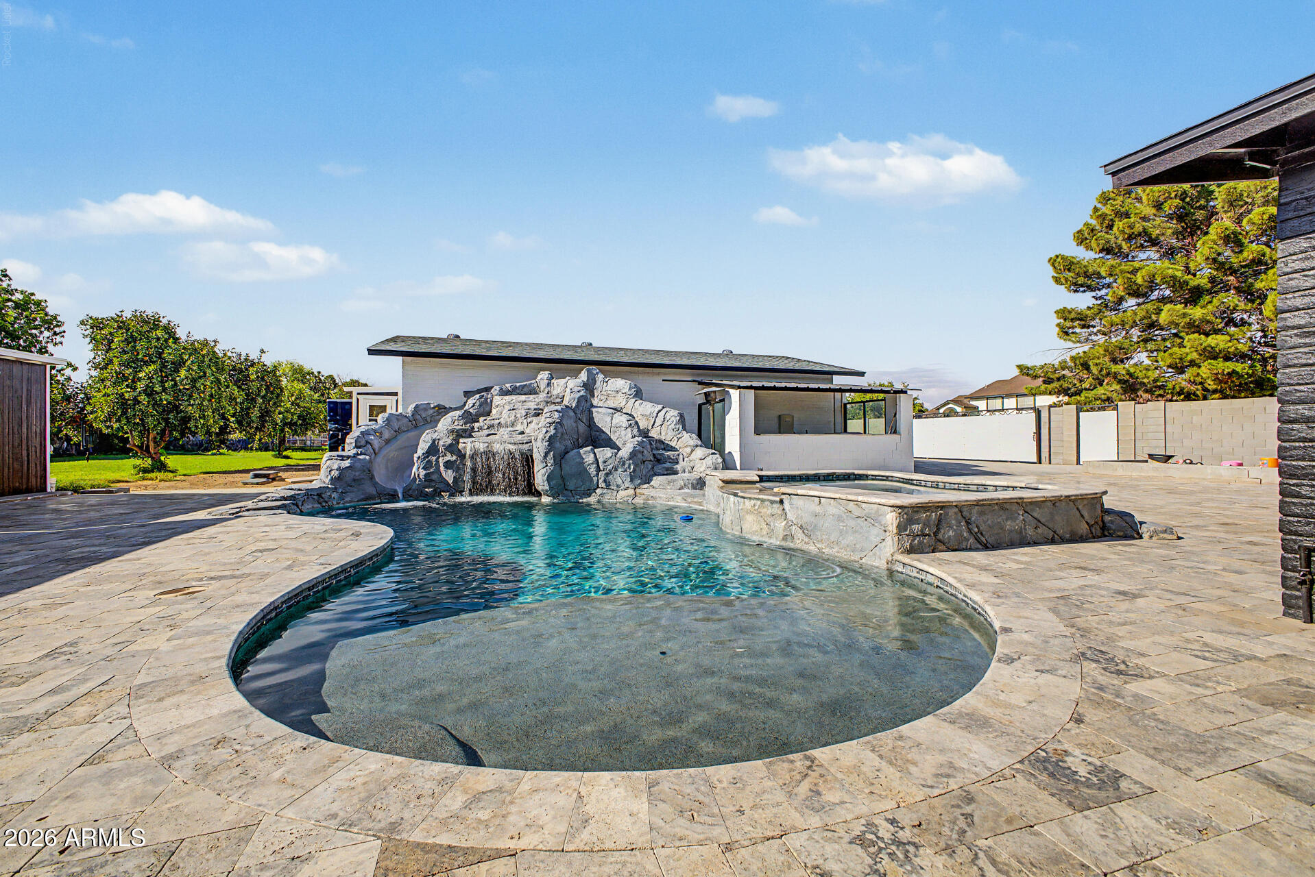 10302 W EARLL Drive