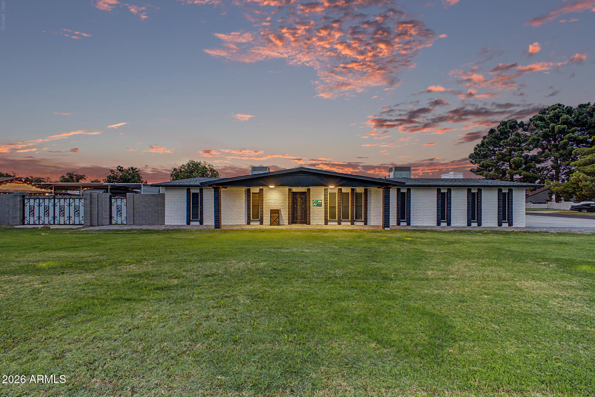10302 W EARLL Drive