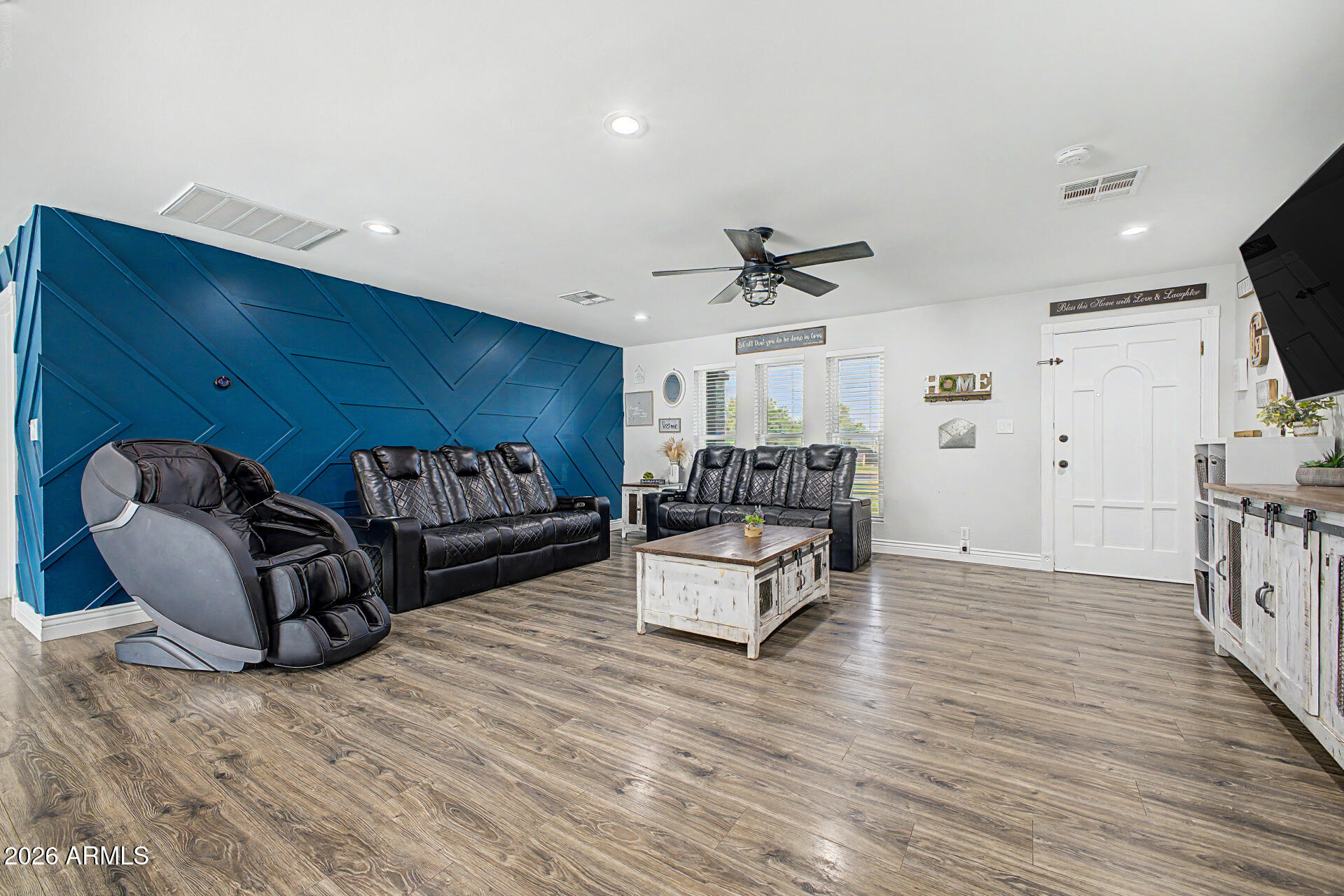 10302 W EARLL Drive