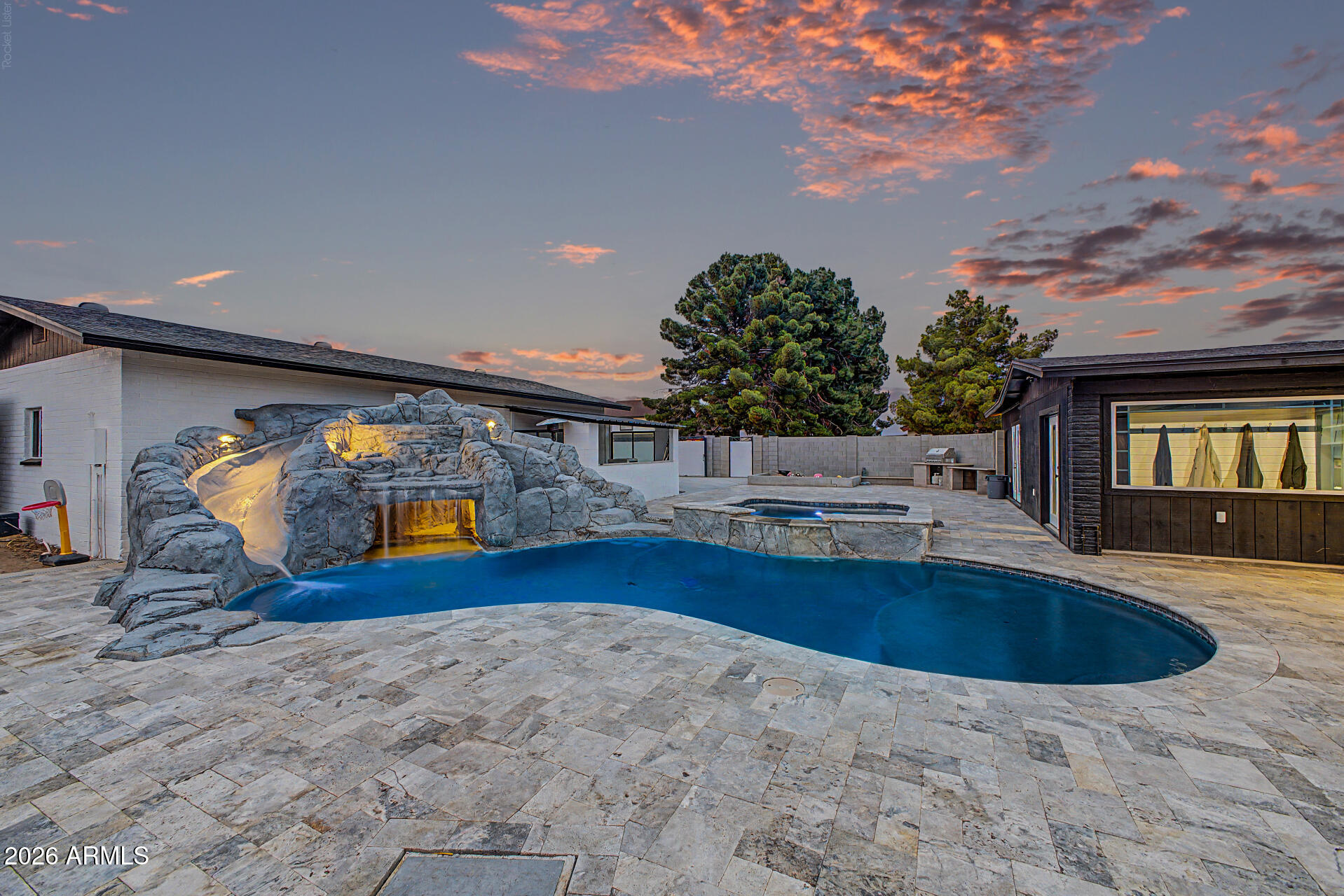 10302 W EARLL Drive