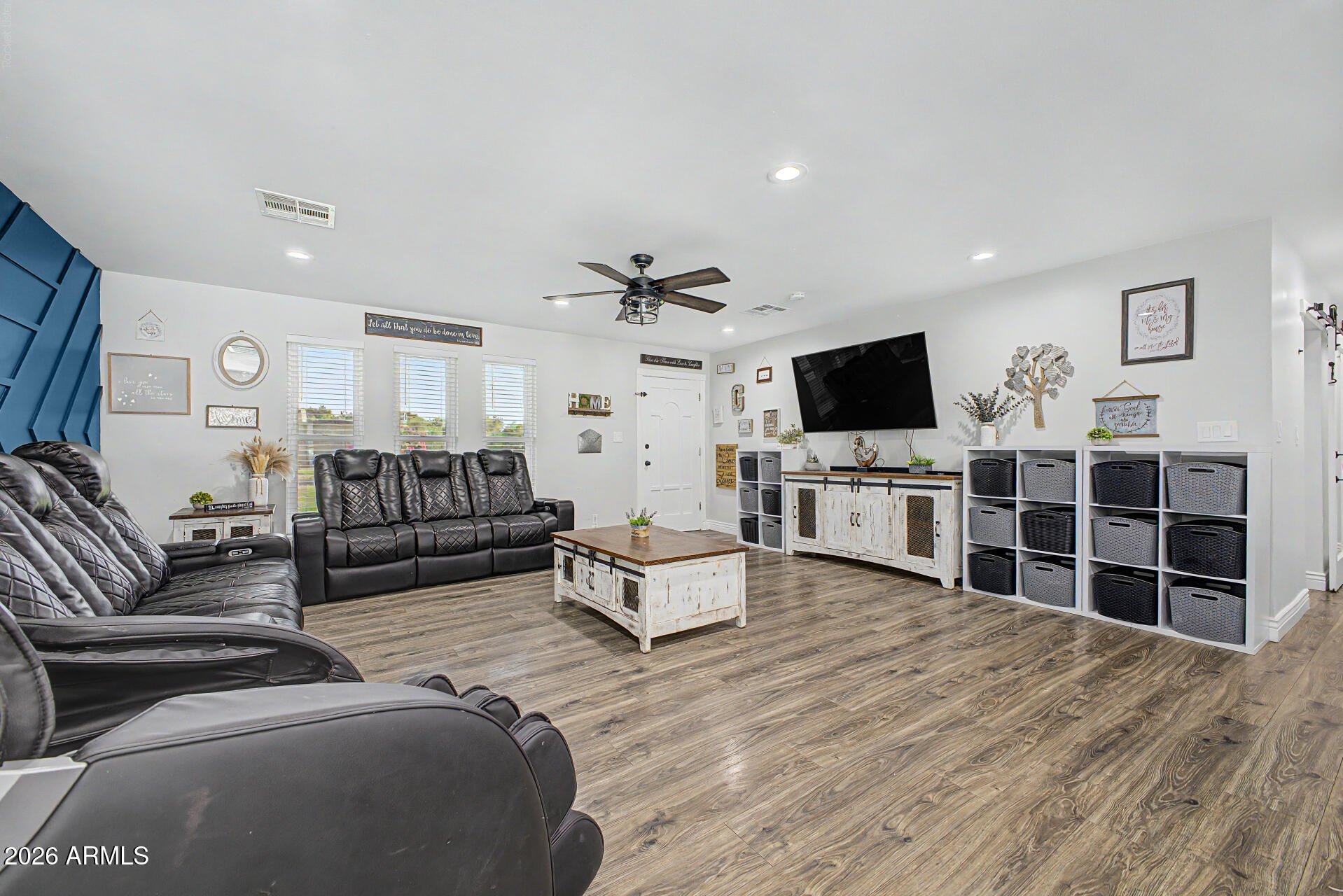 10302 W EARLL Drive