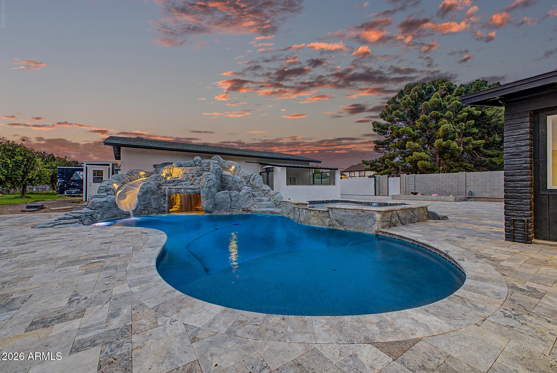 10302 W EARLL Drive