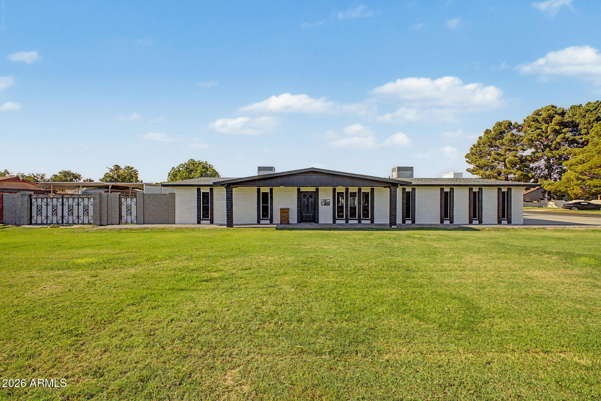 10302 W EARLL Drive