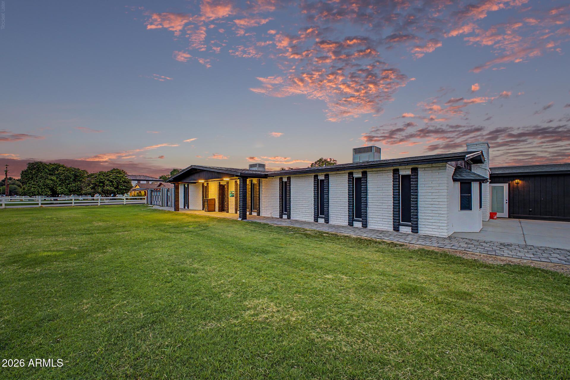 10302 W EARLL Drive