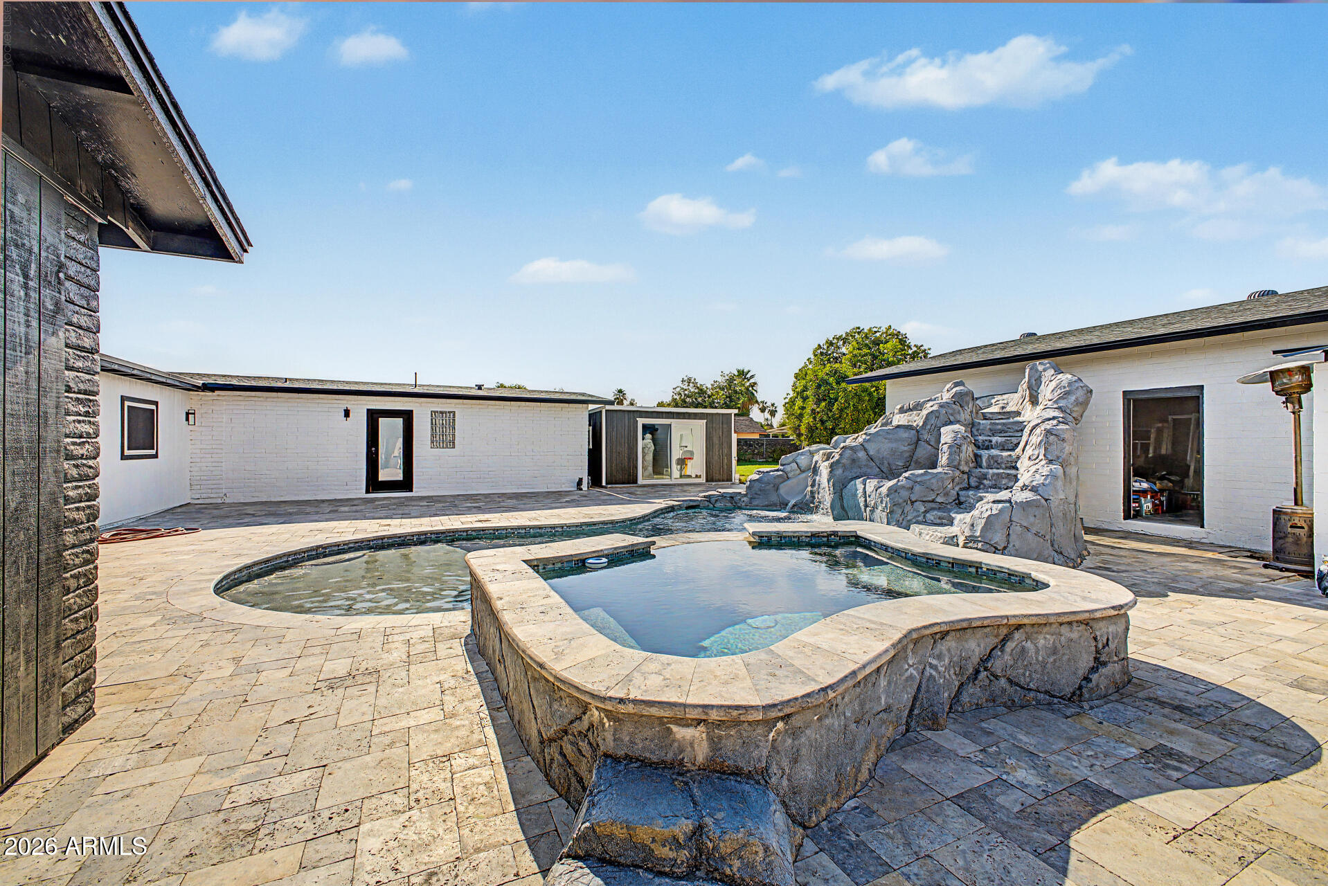10302 W EARLL Drive