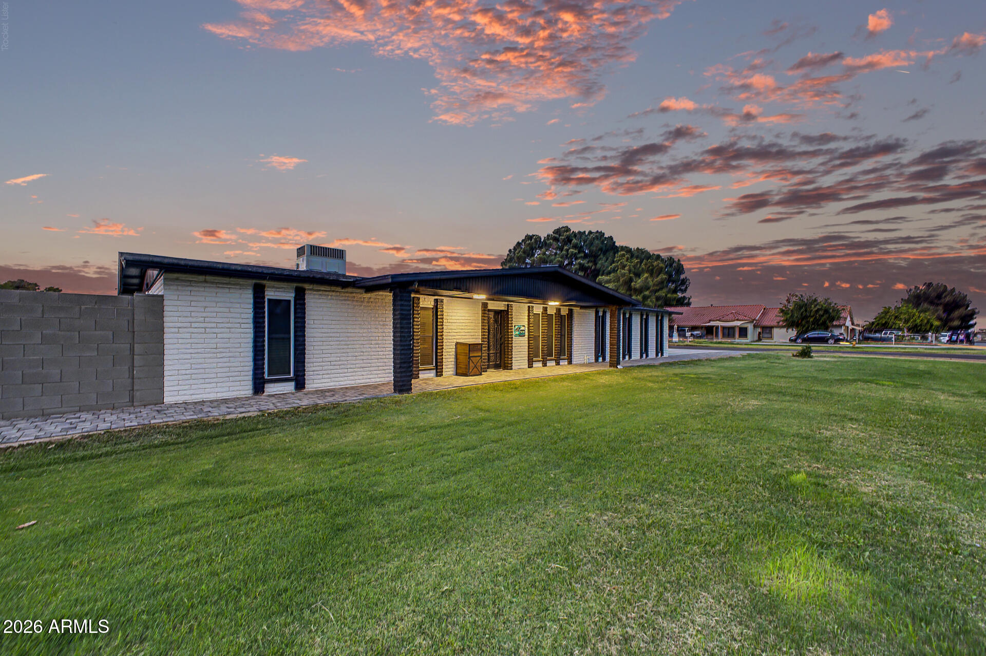 10302 W EARLL Drive