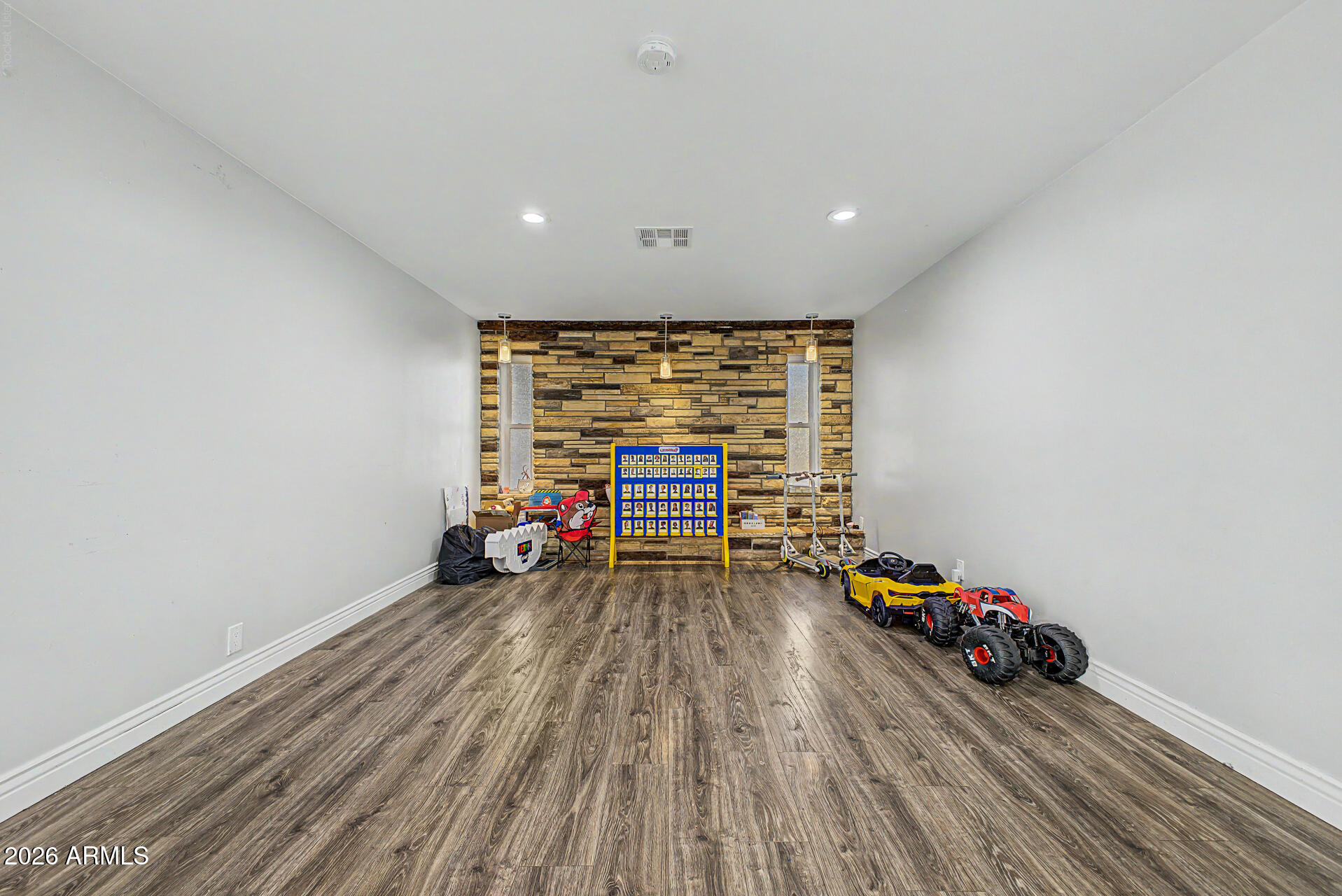 10302 W EARLL Drive