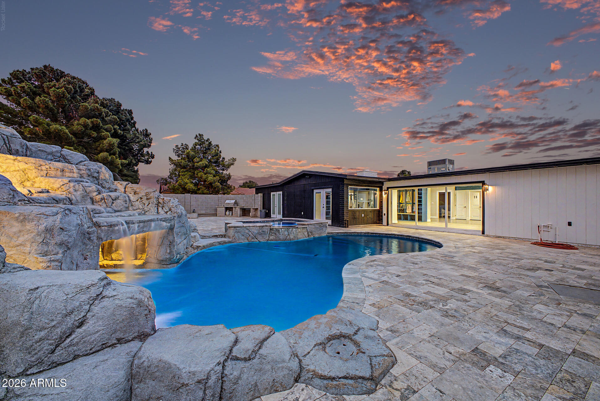 10302 W EARLL Drive