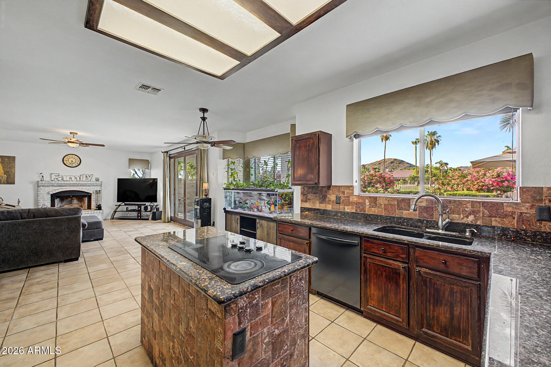 6154 W QUAIL Avenue
